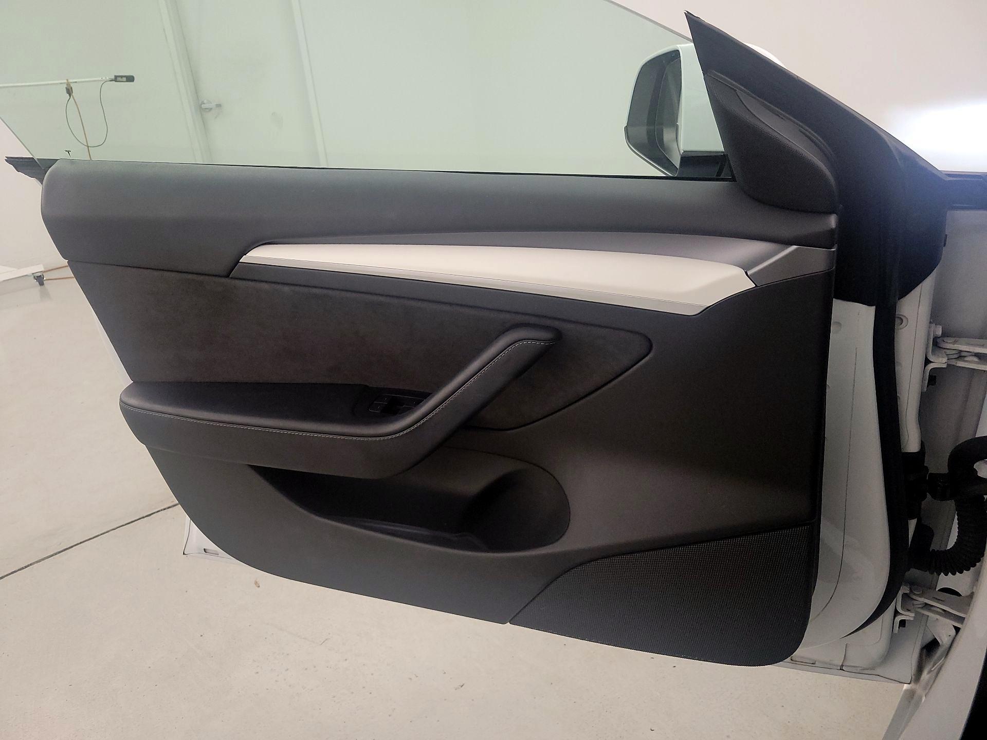 Thumbnail: 2022 Tesla Model 3 - 12
