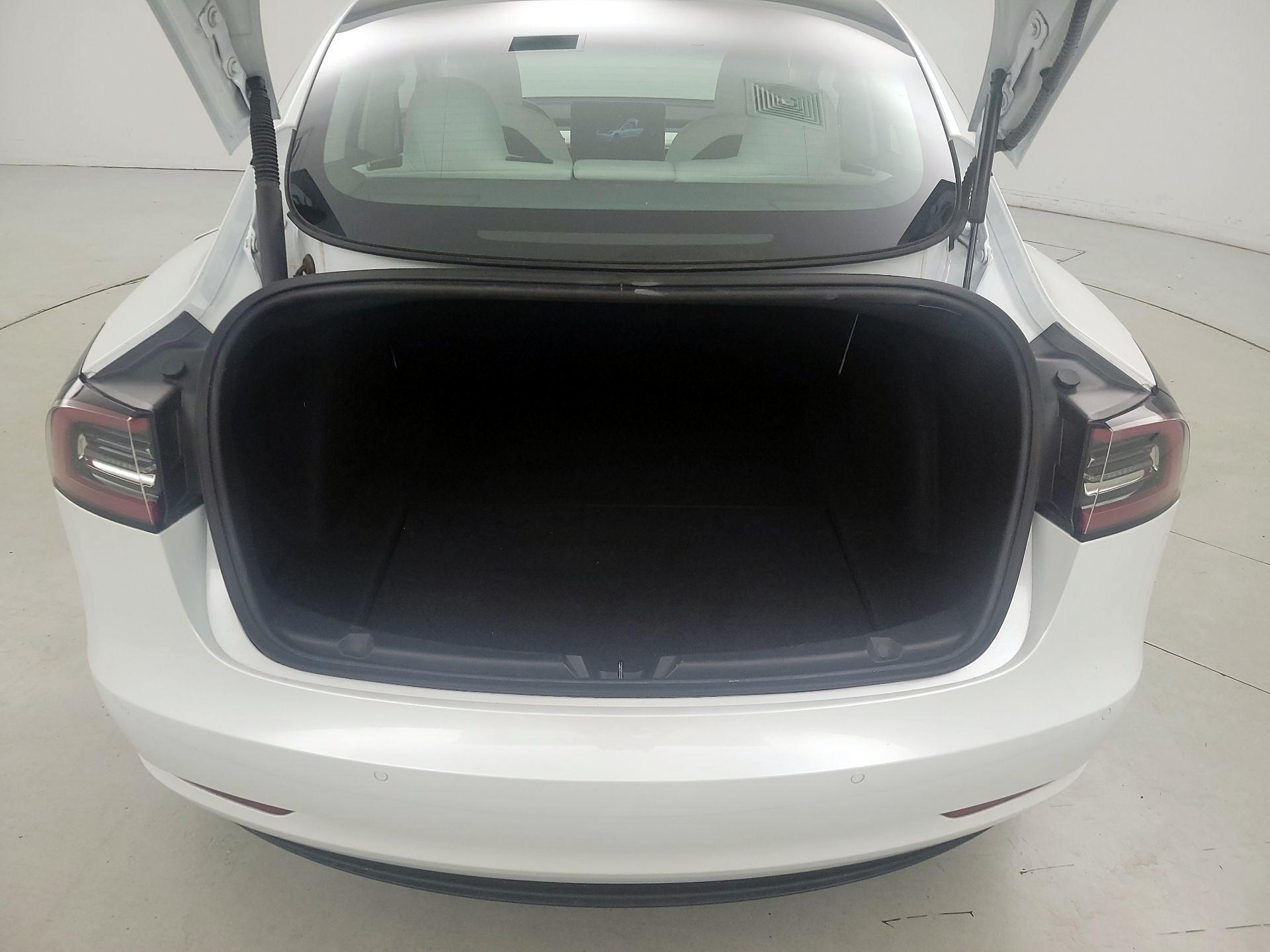 Thumbnail: 2022 Tesla Model 3 - 20