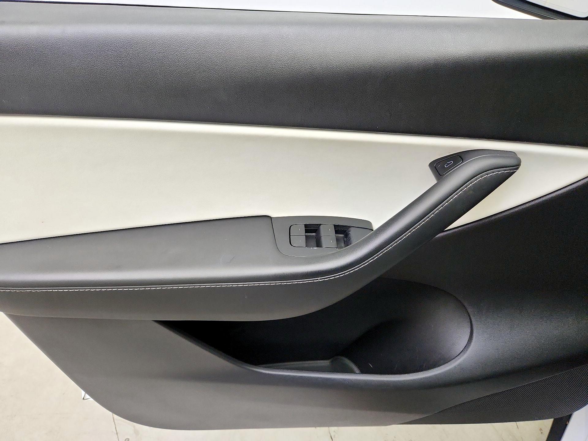 Thumbnail: 2022 Tesla Model Y - 12