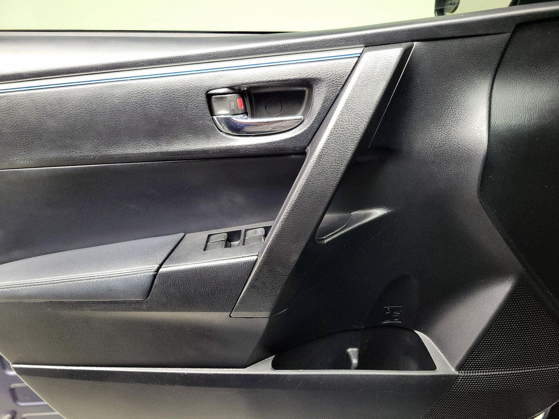 Thumbnail: 2015 Toyota Corolla - 12