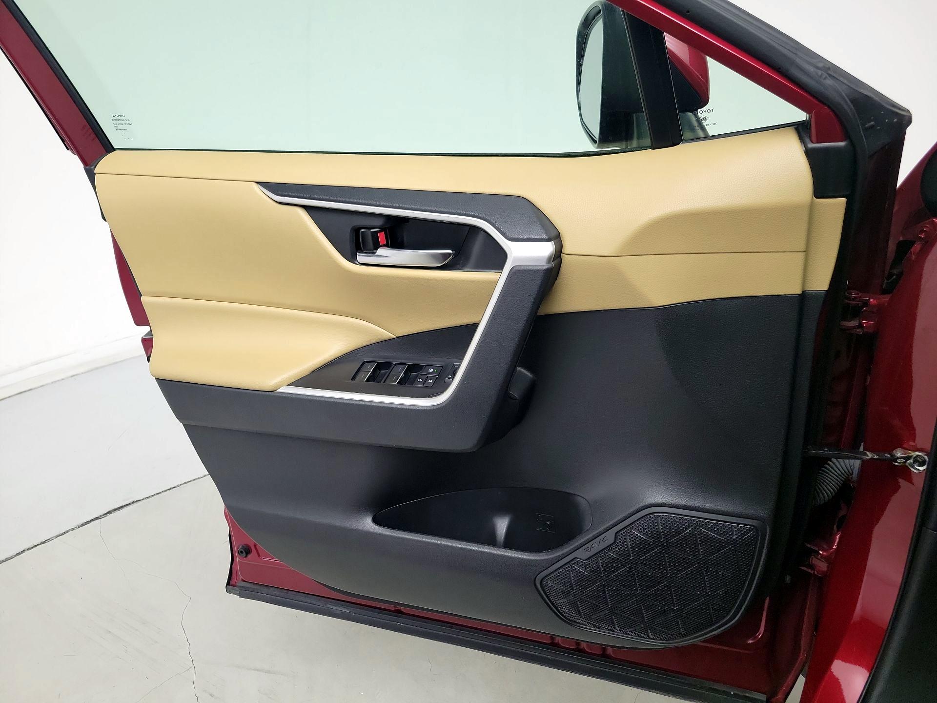 Thumbnail: 2022 Toyota RAV4 - 12