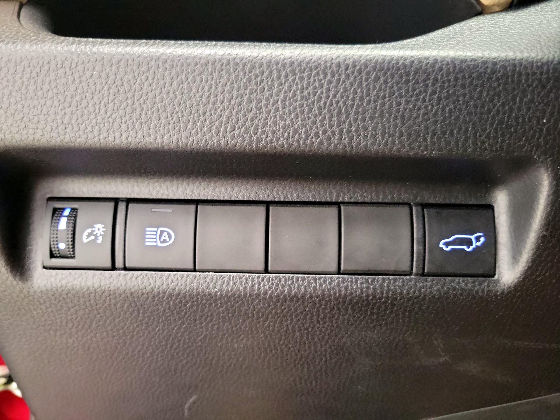 Thumbnail: 2022 Toyota RAV4 - 13
