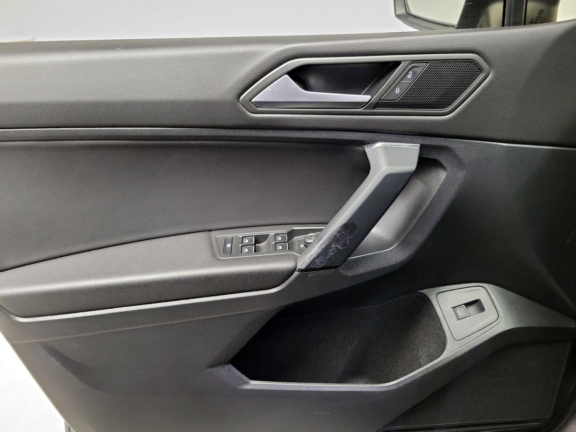 Thumbnail: 2019 Volkswagen Tiguan - 12
