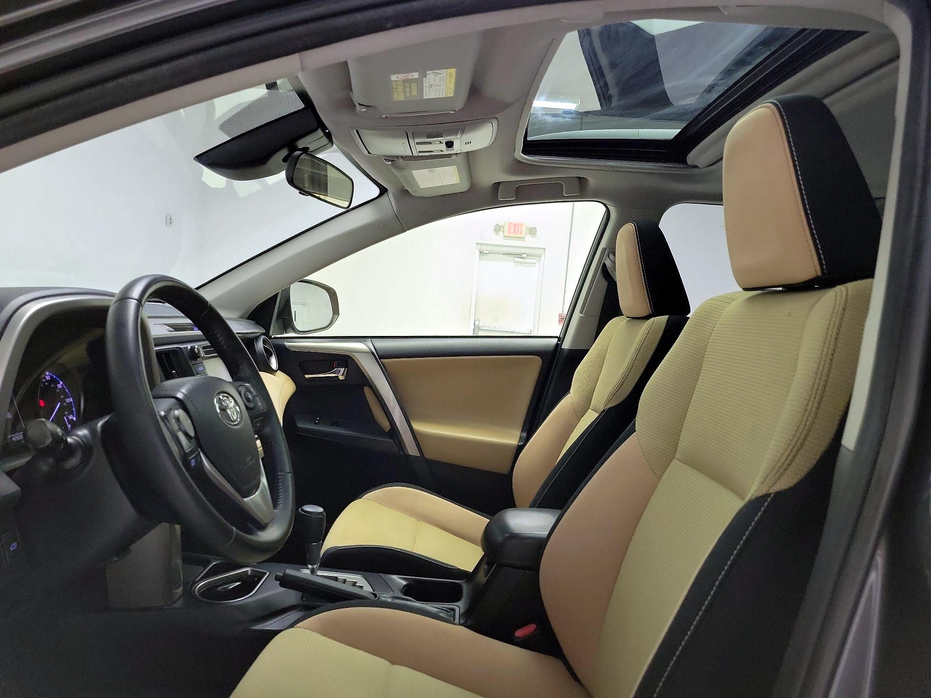 Thumbnail: 2018 Toyota RAV4 - 19