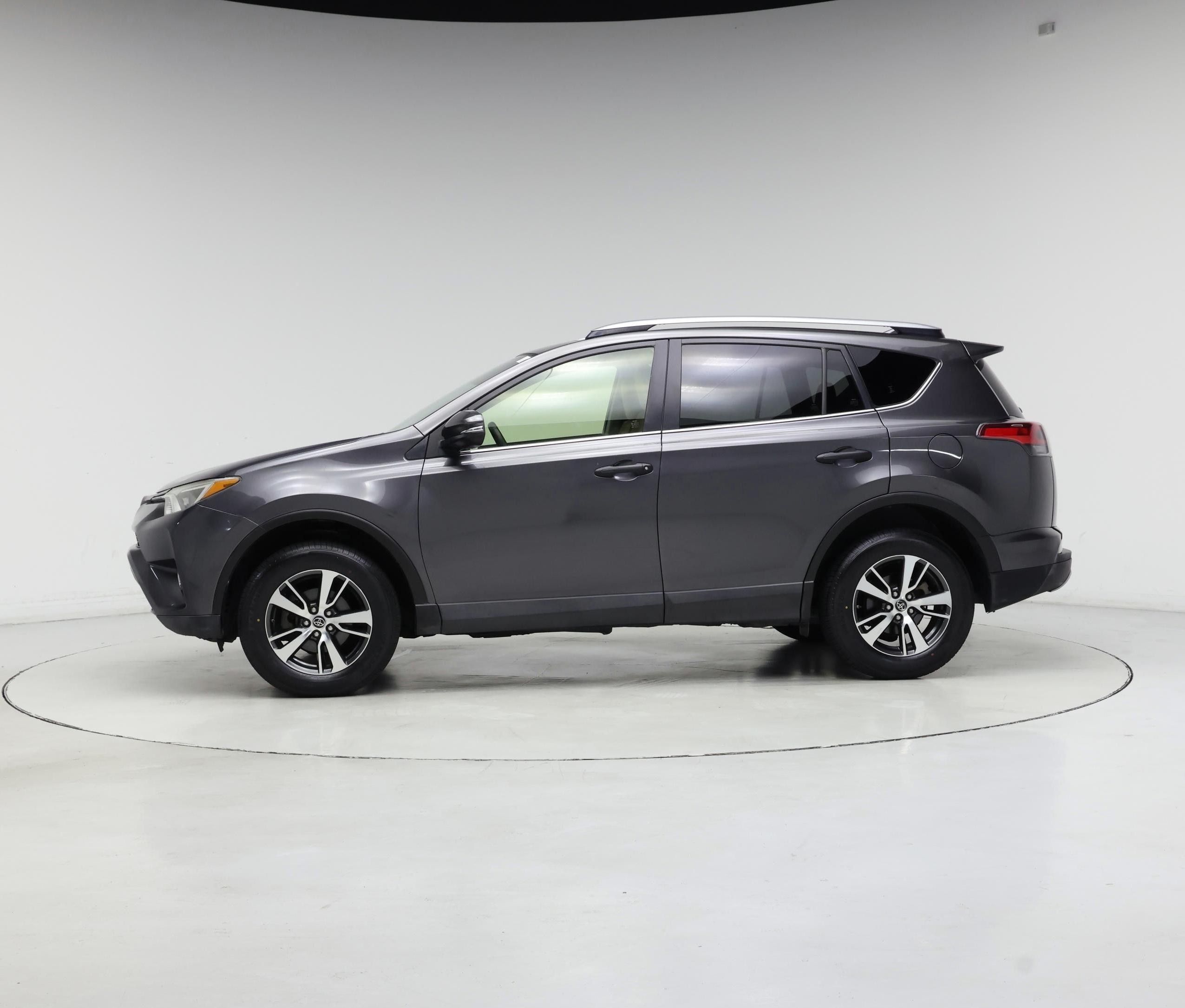 Thumbnail: 2018 Toyota RAV4 - 3