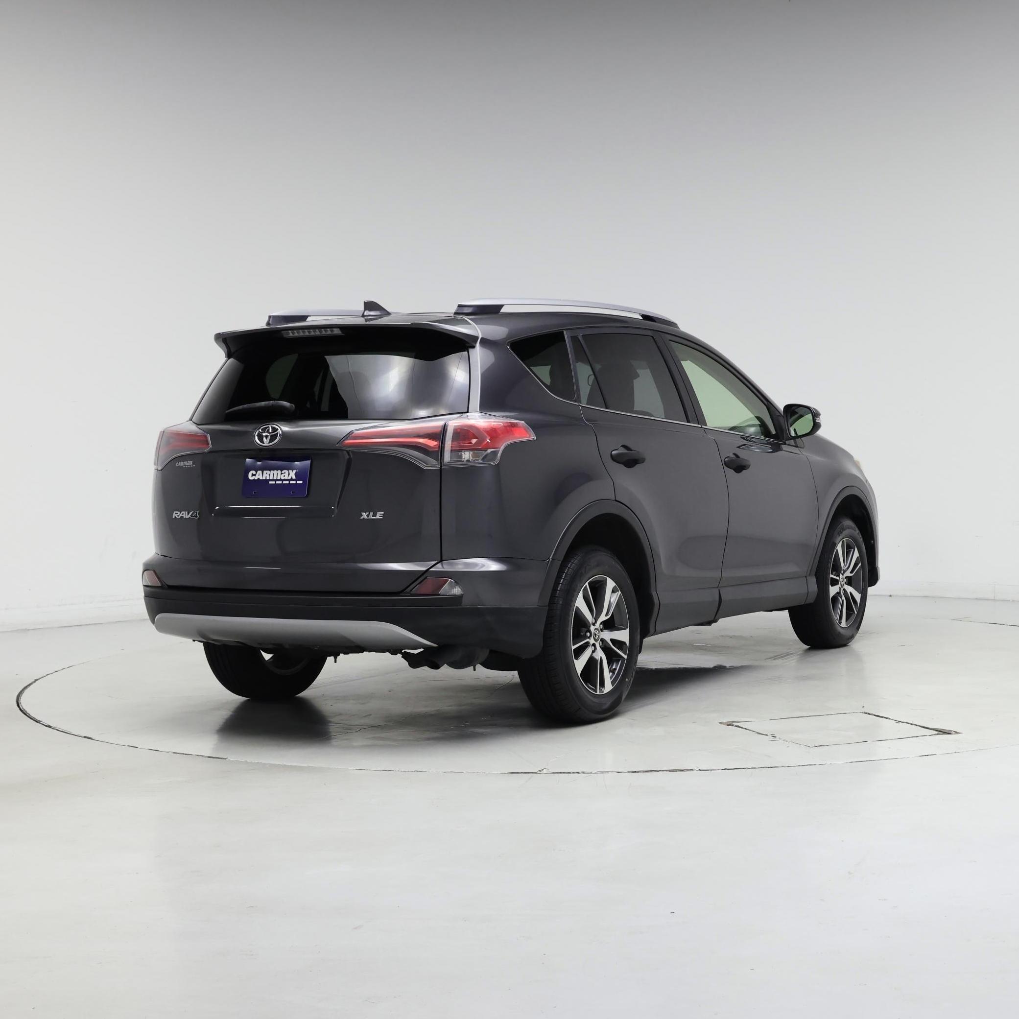 Thumbnail: 2018 Toyota RAV4 - 8