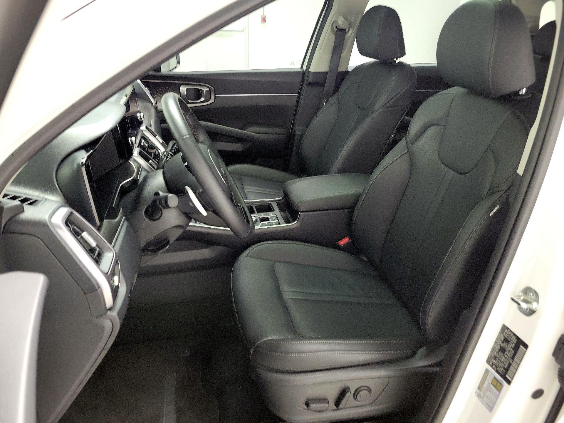 Thumbnail: 2023 Kia Sorento - 11