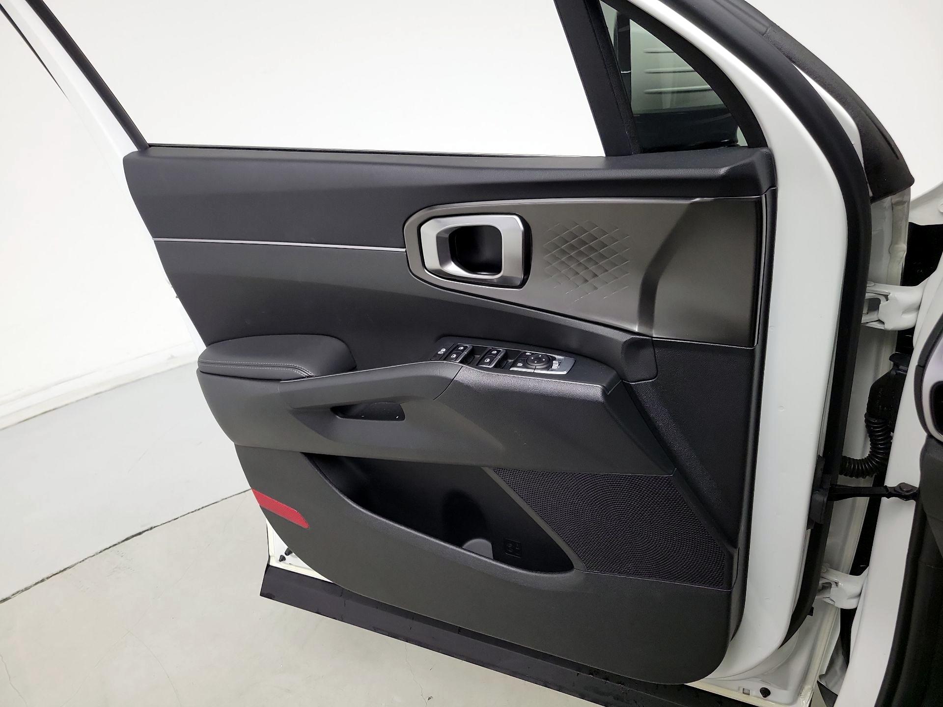 Thumbnail: 2023 Kia Sorento - 12