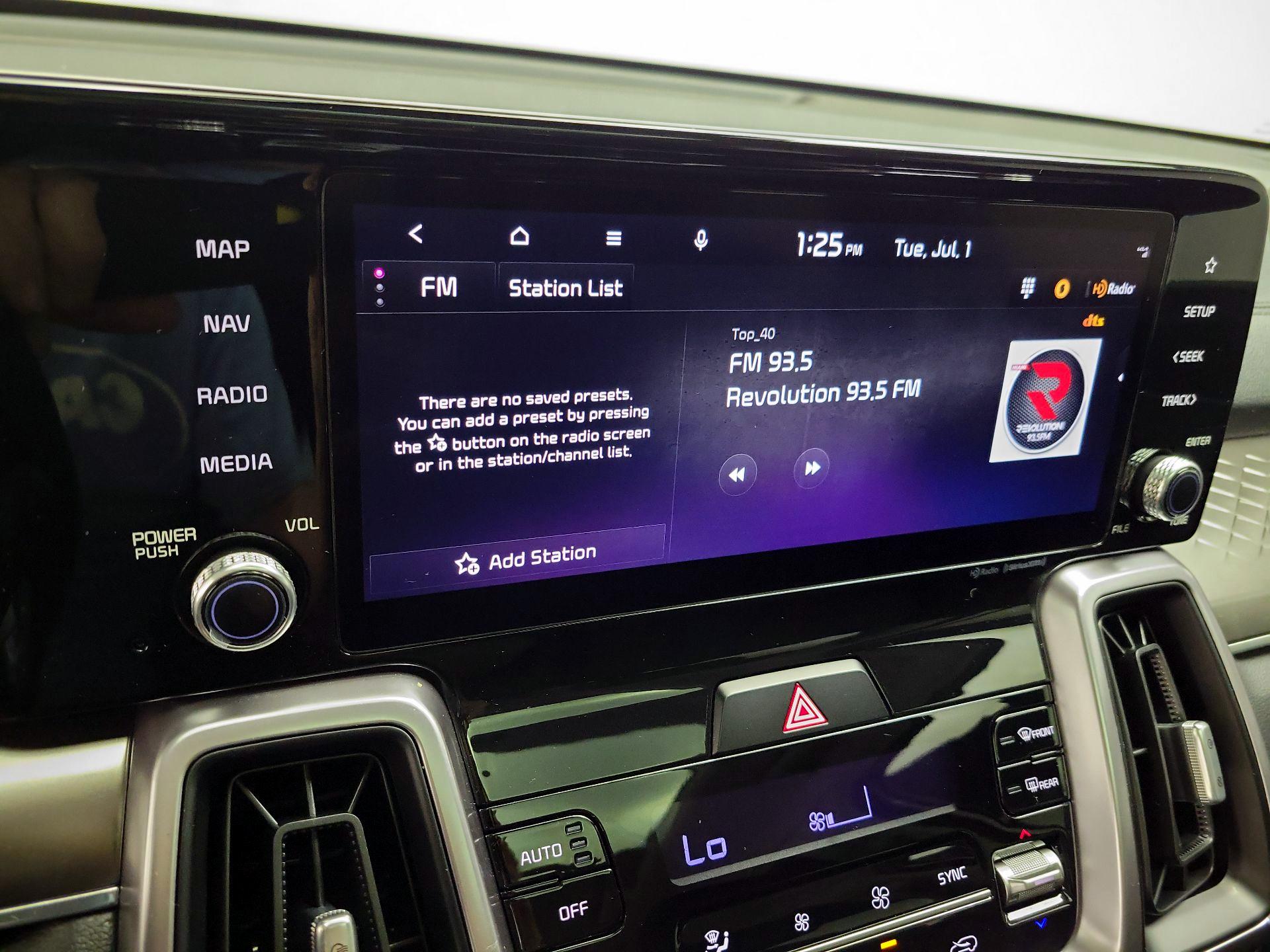 Thumbnail: 2023 Kia Sorento - 16