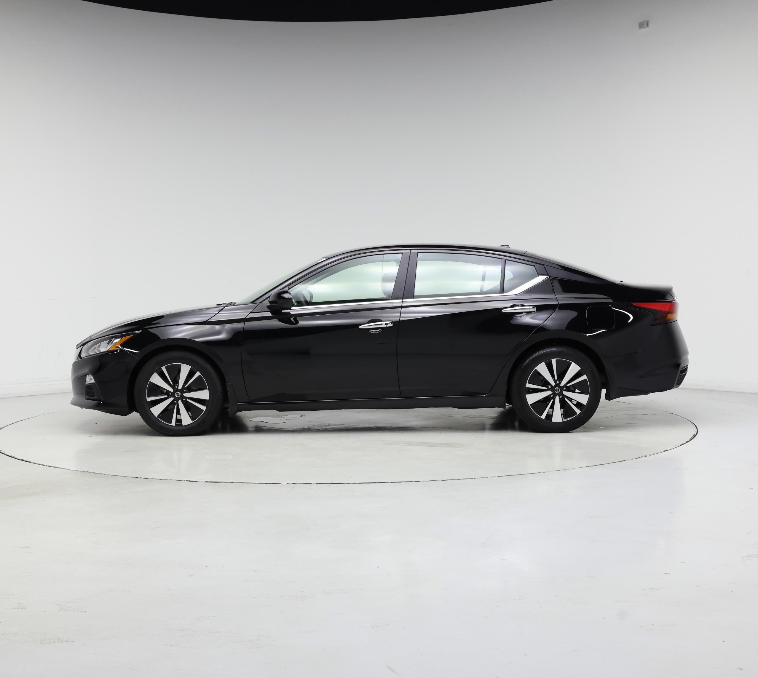Thumbnail: 2022 Nissan Altima - 3