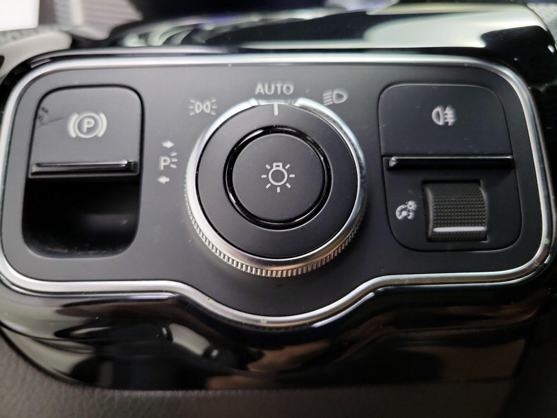 Thumbnail: 2020 Mercedes-Benz A-Class - 13