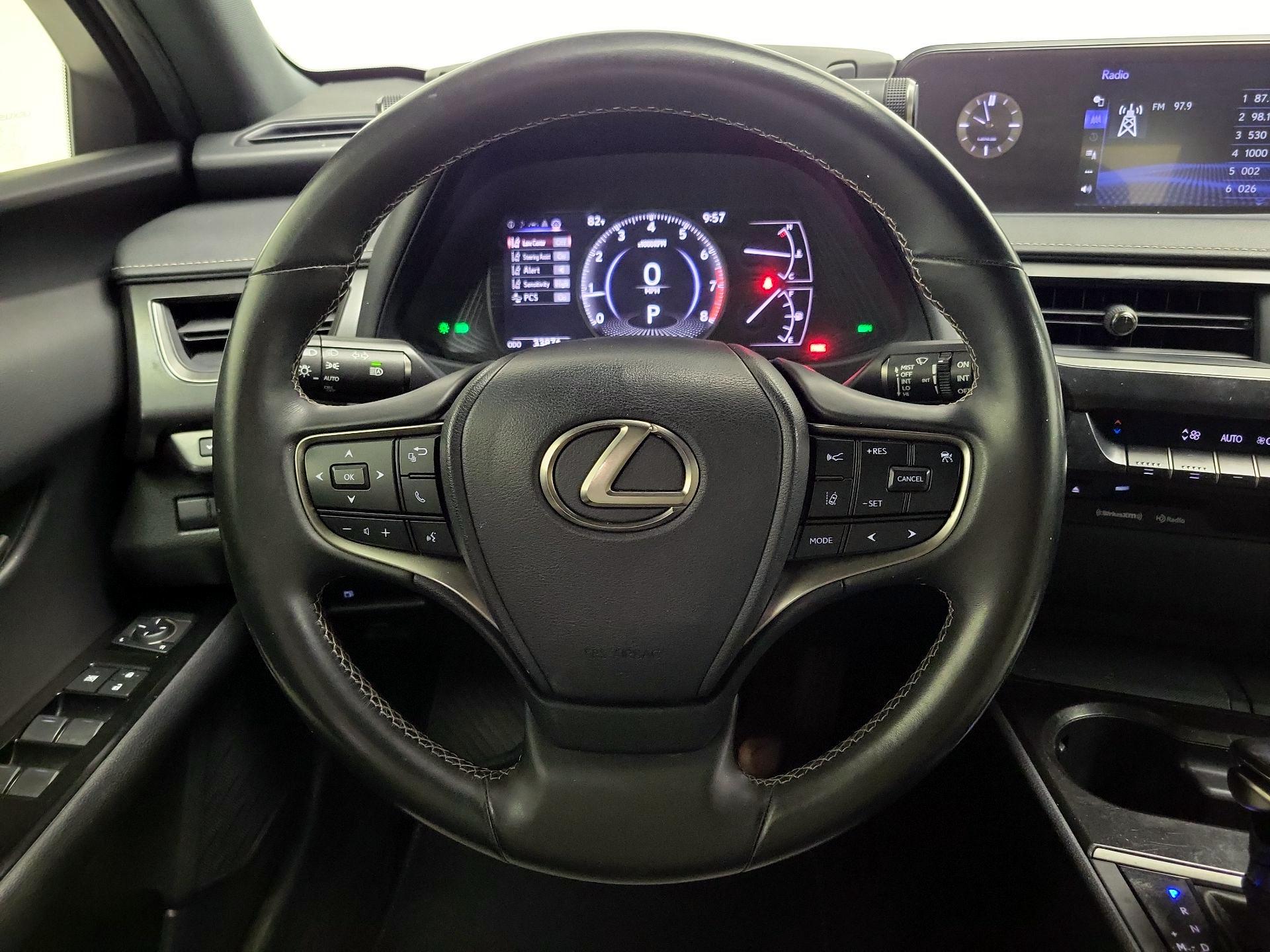 Thumbnail: 2022 Lexus UX - 10