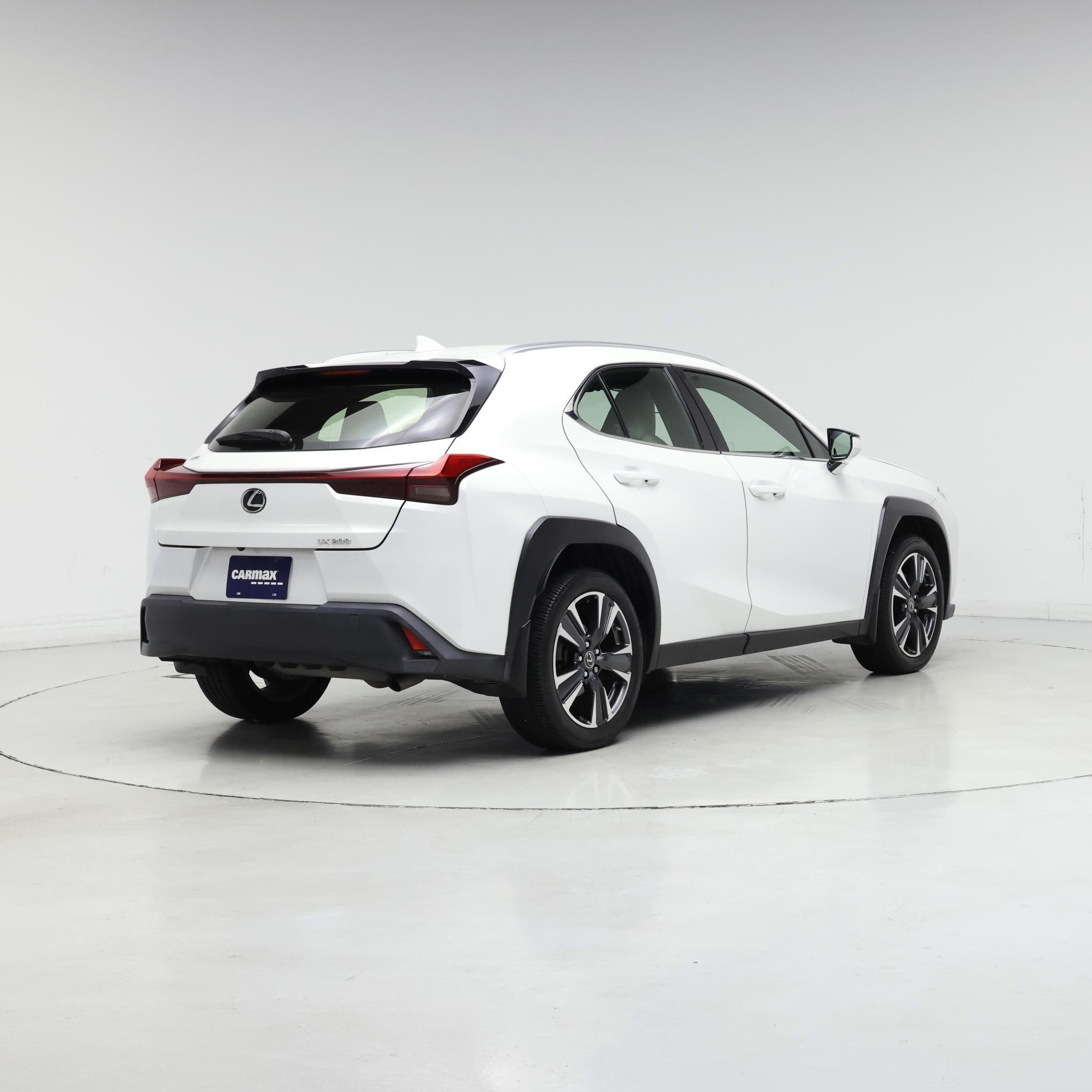 Thumbnail: 2022 Lexus UX - 8