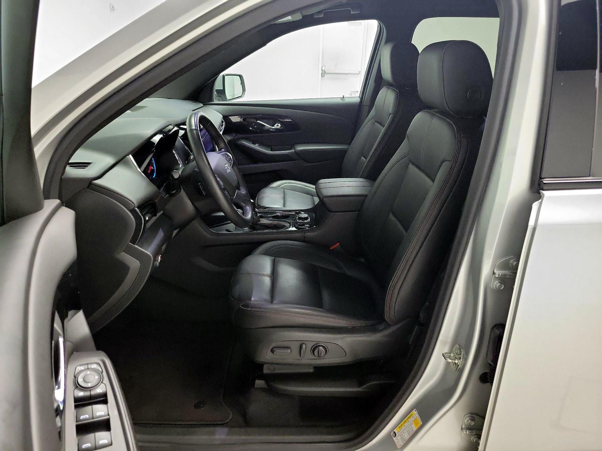 Thumbnail: 2022 Chevrolet Traverse - 11