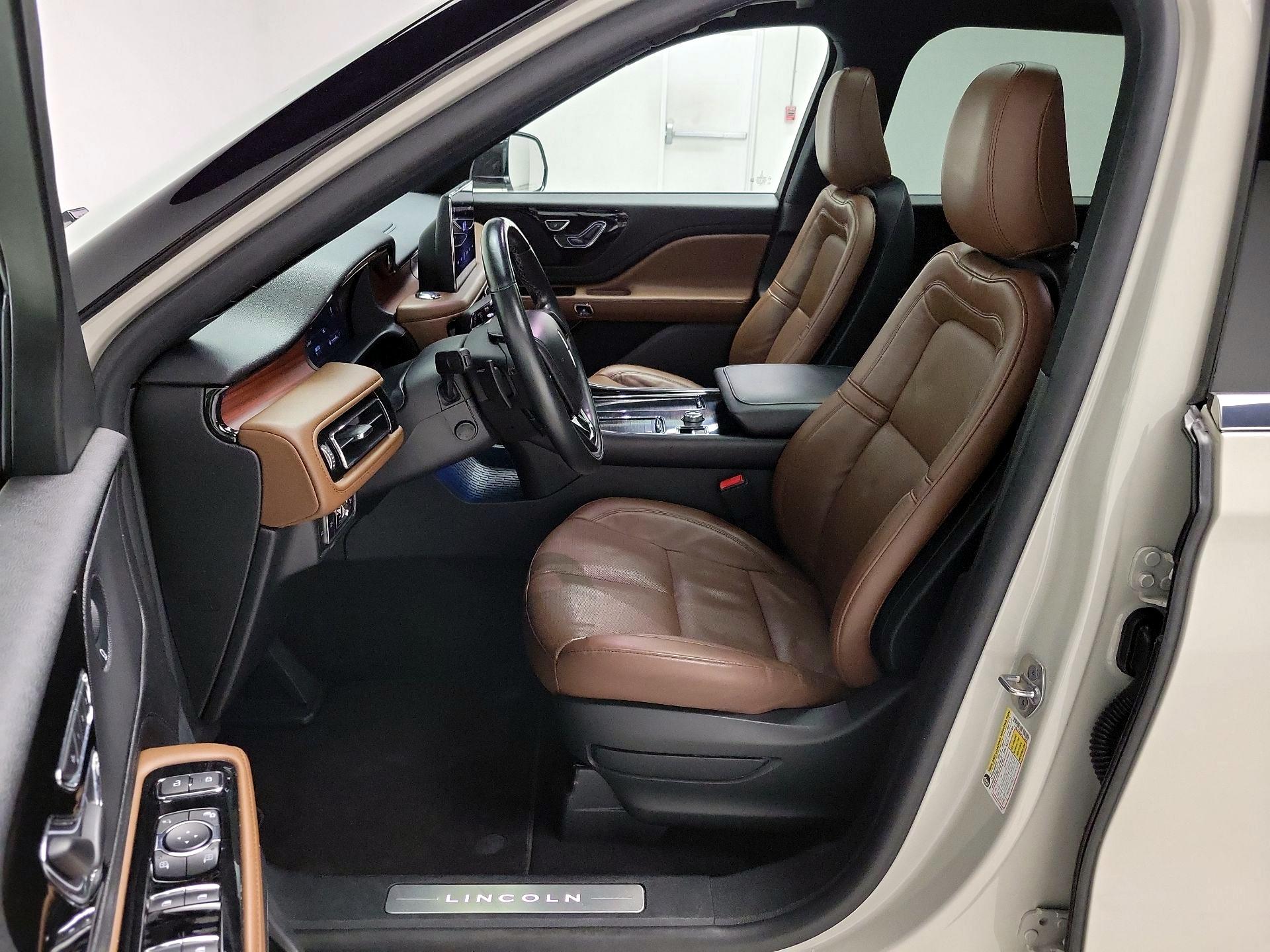 Thumbnail: 2023 Lincoln Aviator - 11