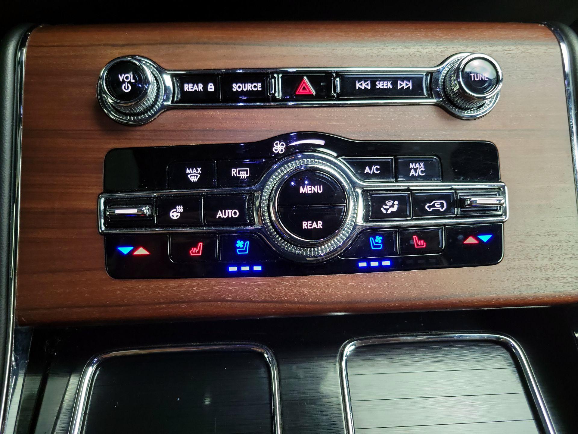 Thumbnail: 2023 Lincoln Aviator - 17
