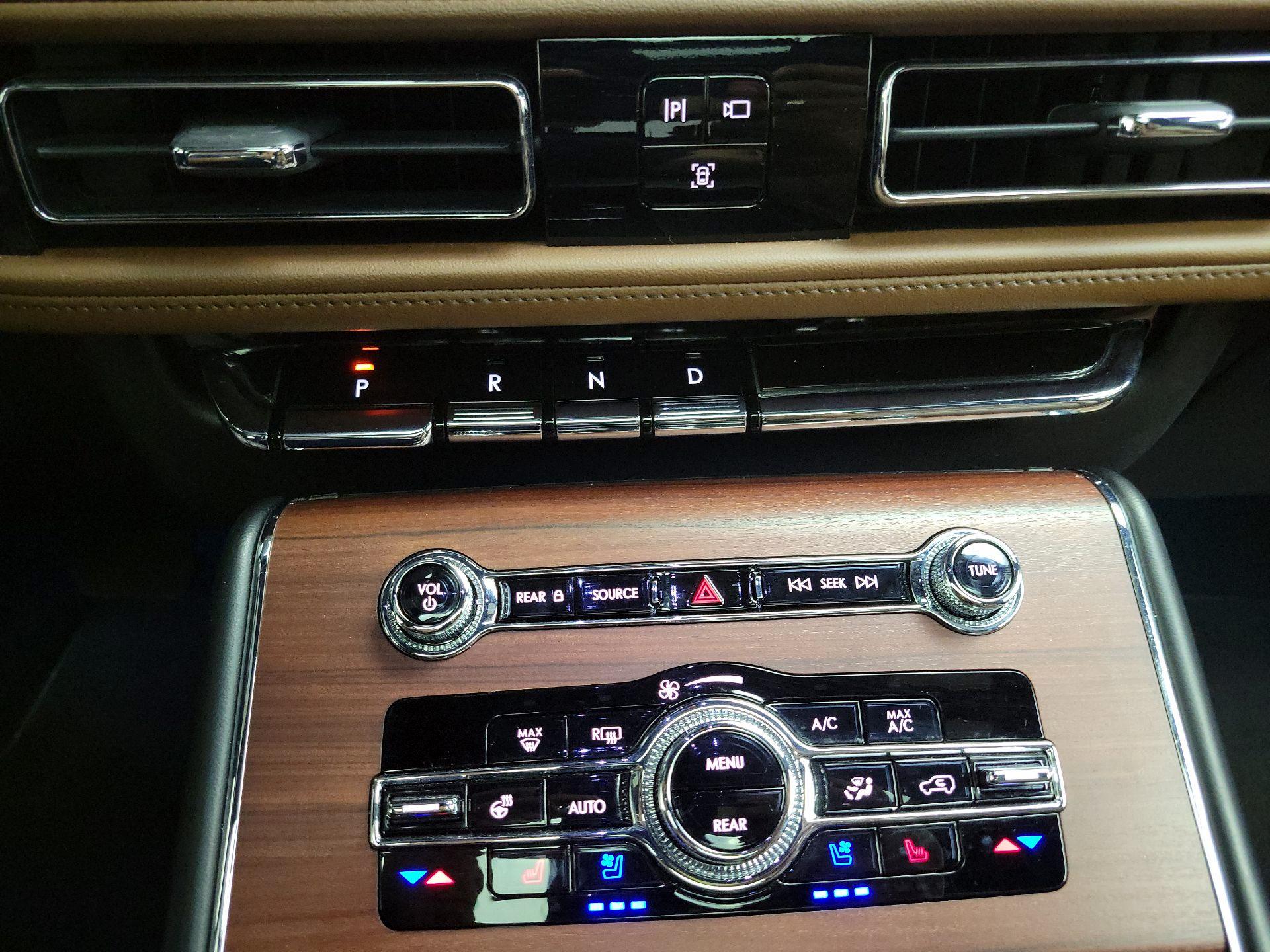 Thumbnail: 2023 Lincoln Aviator - 18