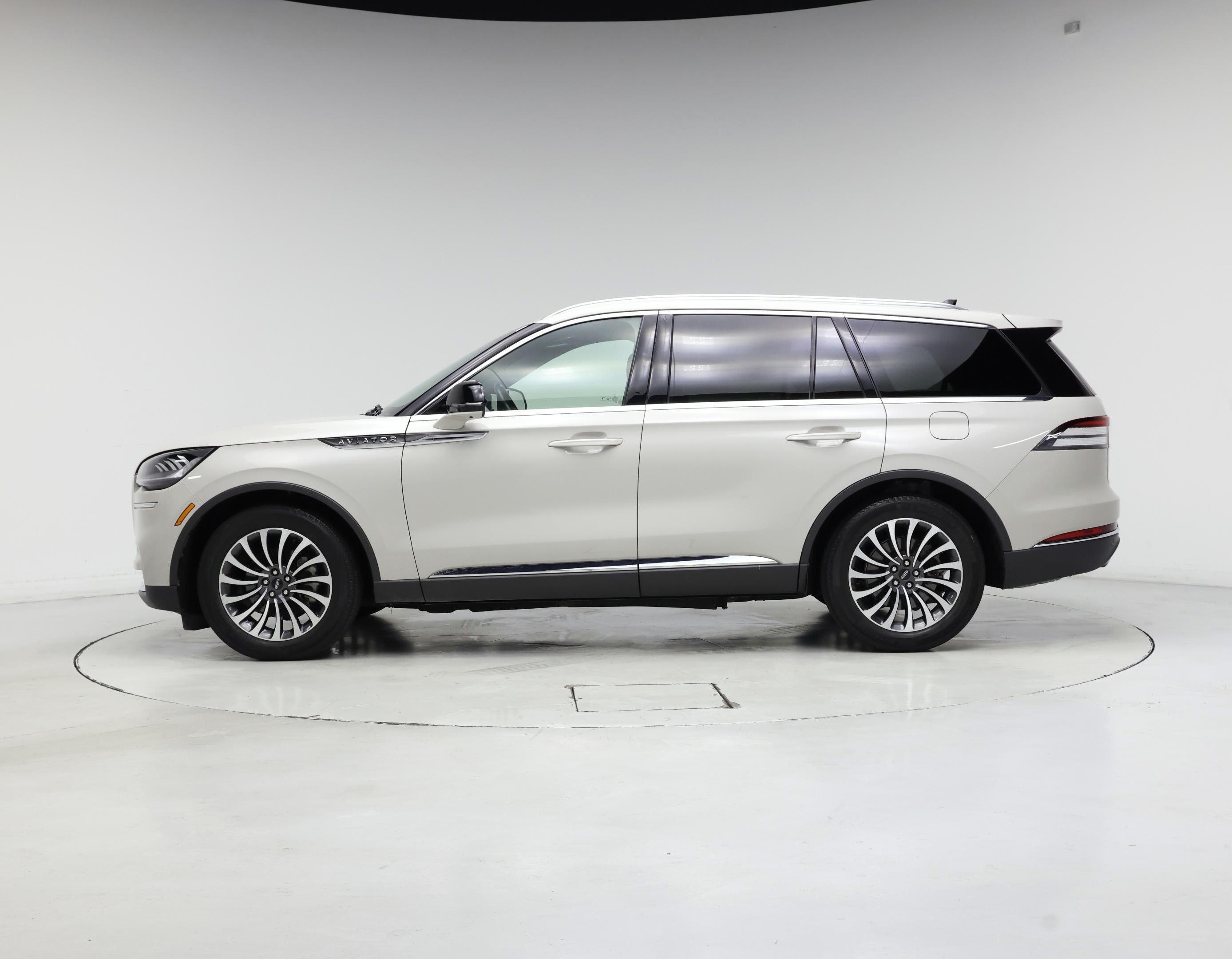 Thumbnail: 2023 Lincoln Aviator - 3
