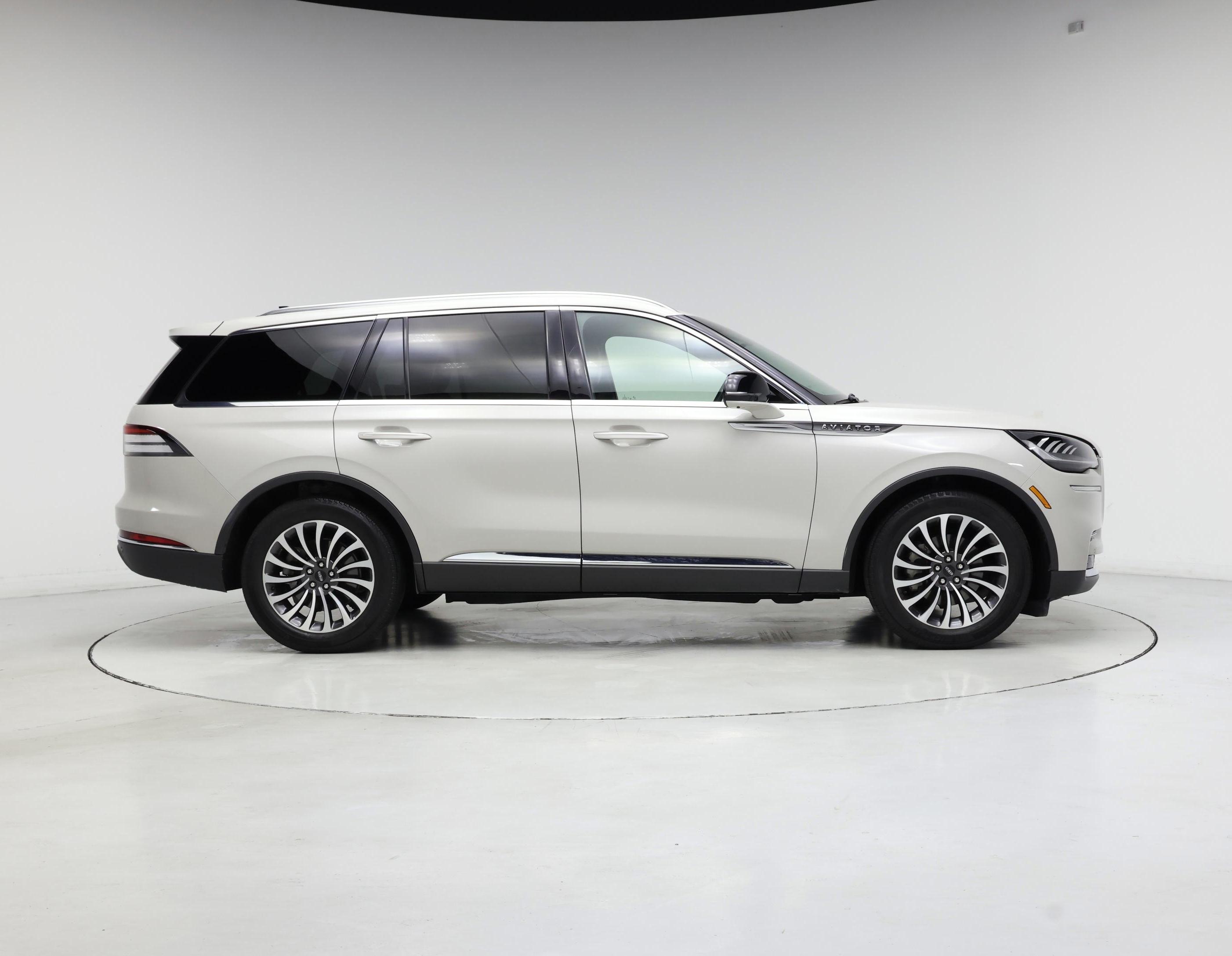 Thumbnail: 2023 Lincoln Aviator - 7