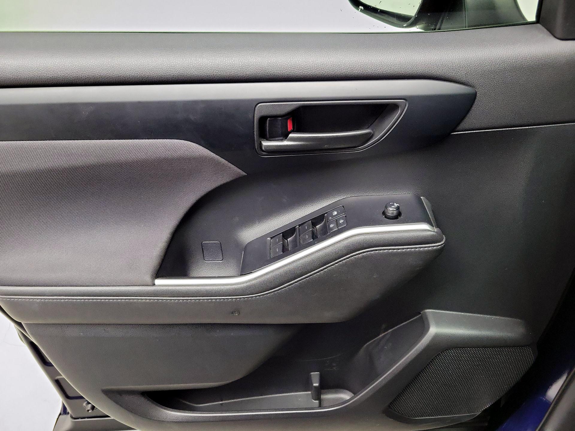 Thumbnail: 2020 Toyota Highlander - 12