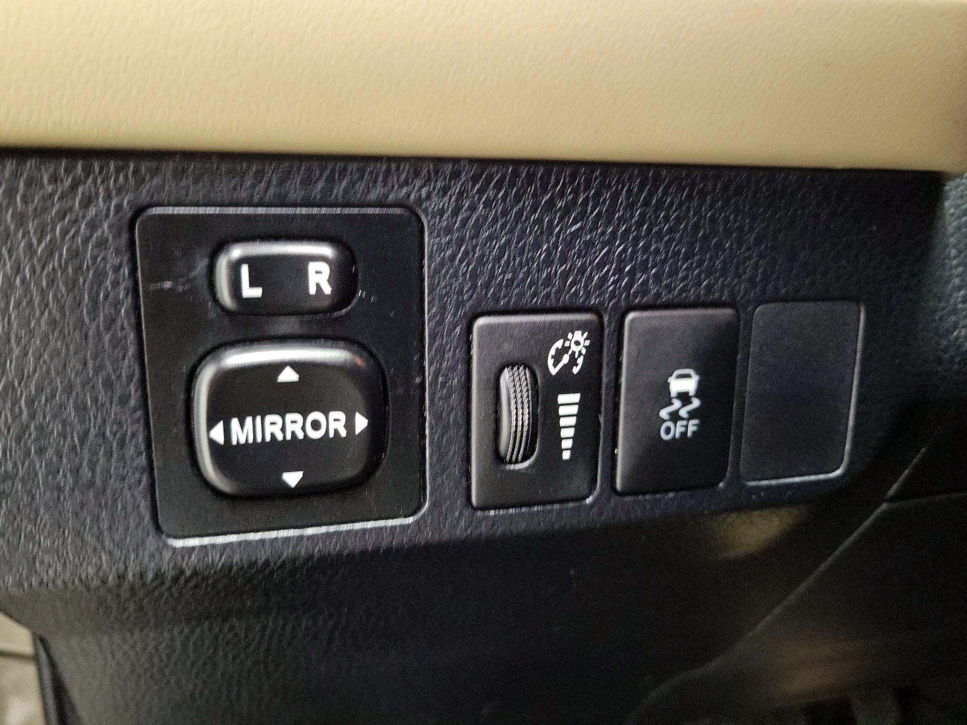 Thumbnail: 2013 Toyota RAV4 - 13