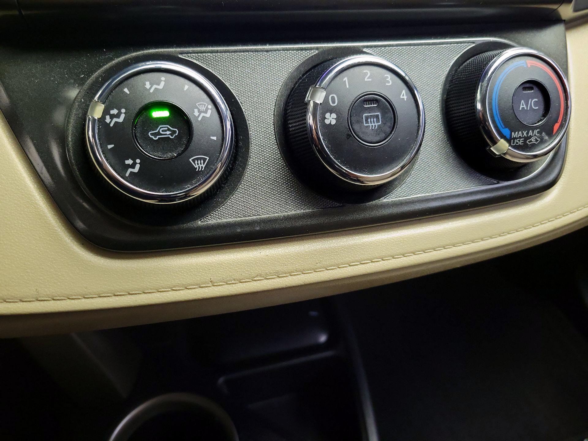 Thumbnail: 2013 Toyota RAV4 - 16