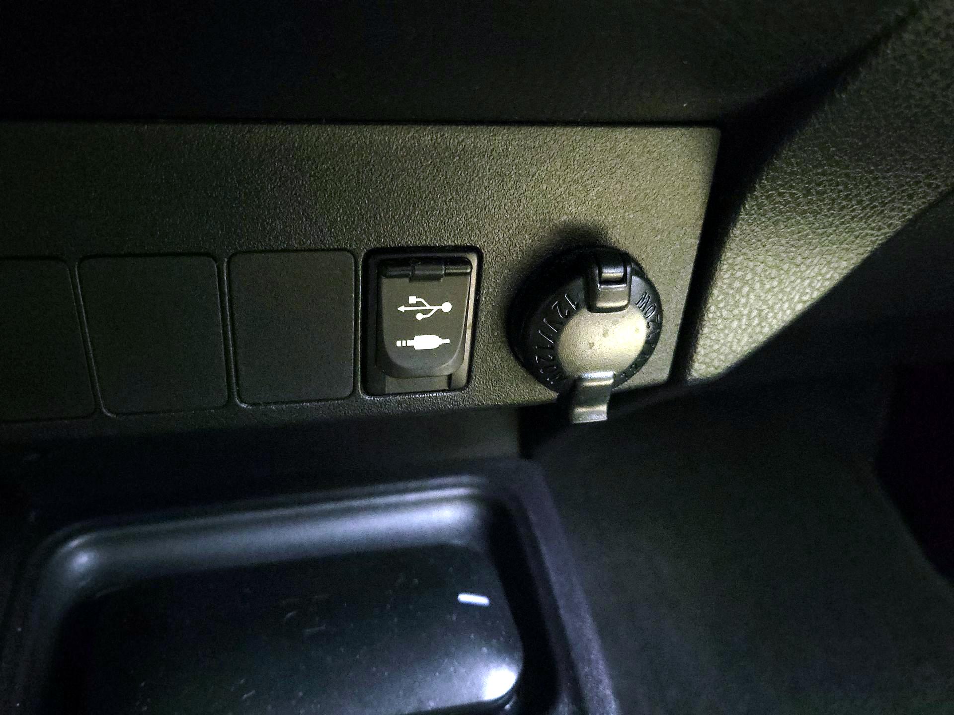 Thumbnail: 2013 Toyota RAV4 - 18