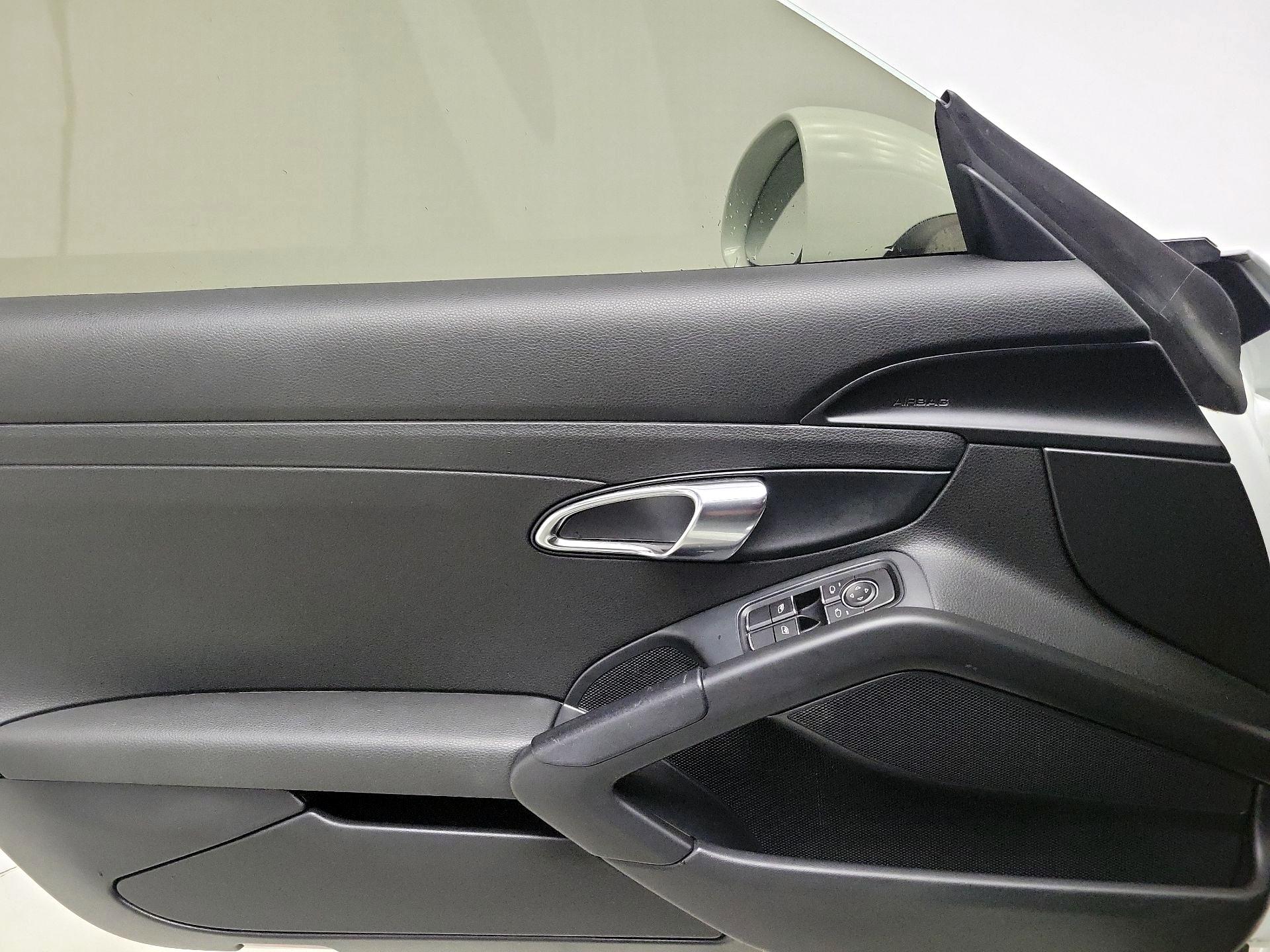 Thumbnail: 2016 Porsche Cayman - 12