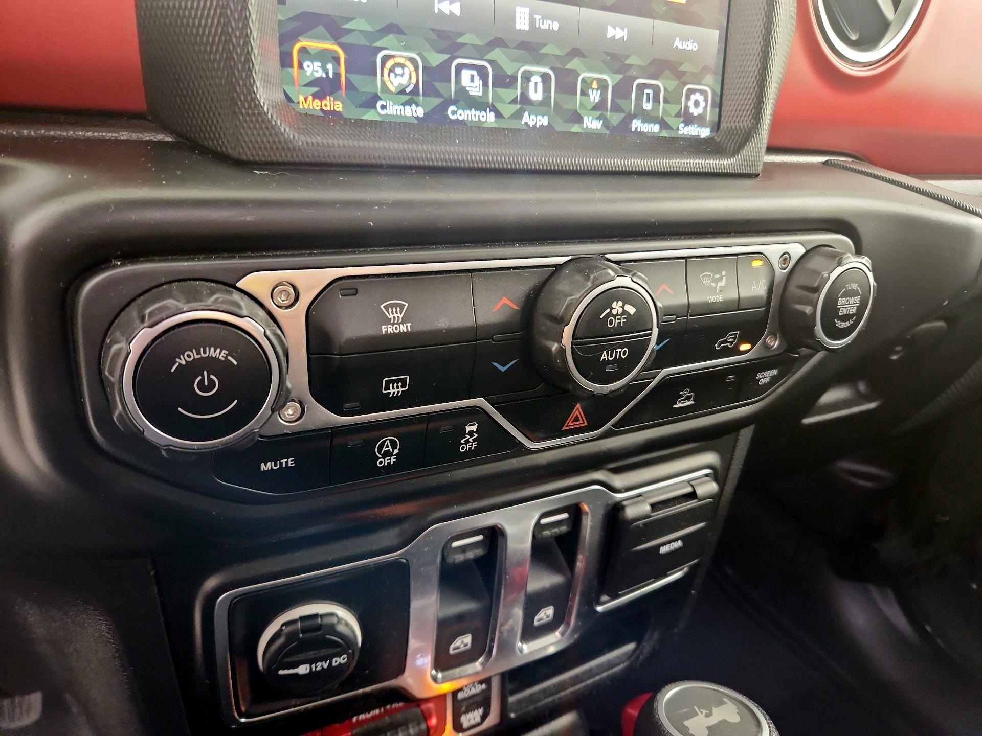Thumbnail: 2022 Jeep Wrangler - 17