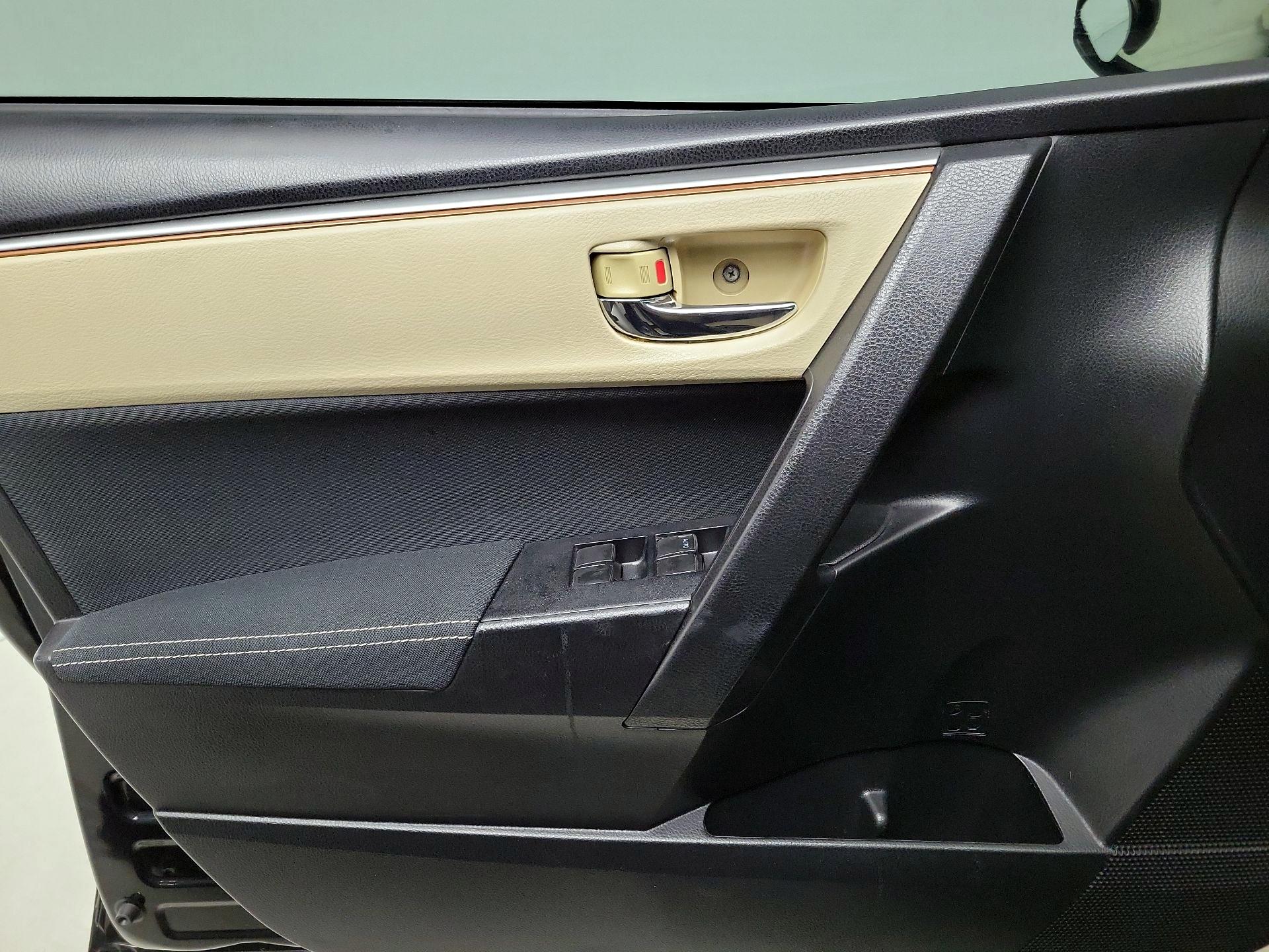 Thumbnail: 2015 Toyota Corolla - 12