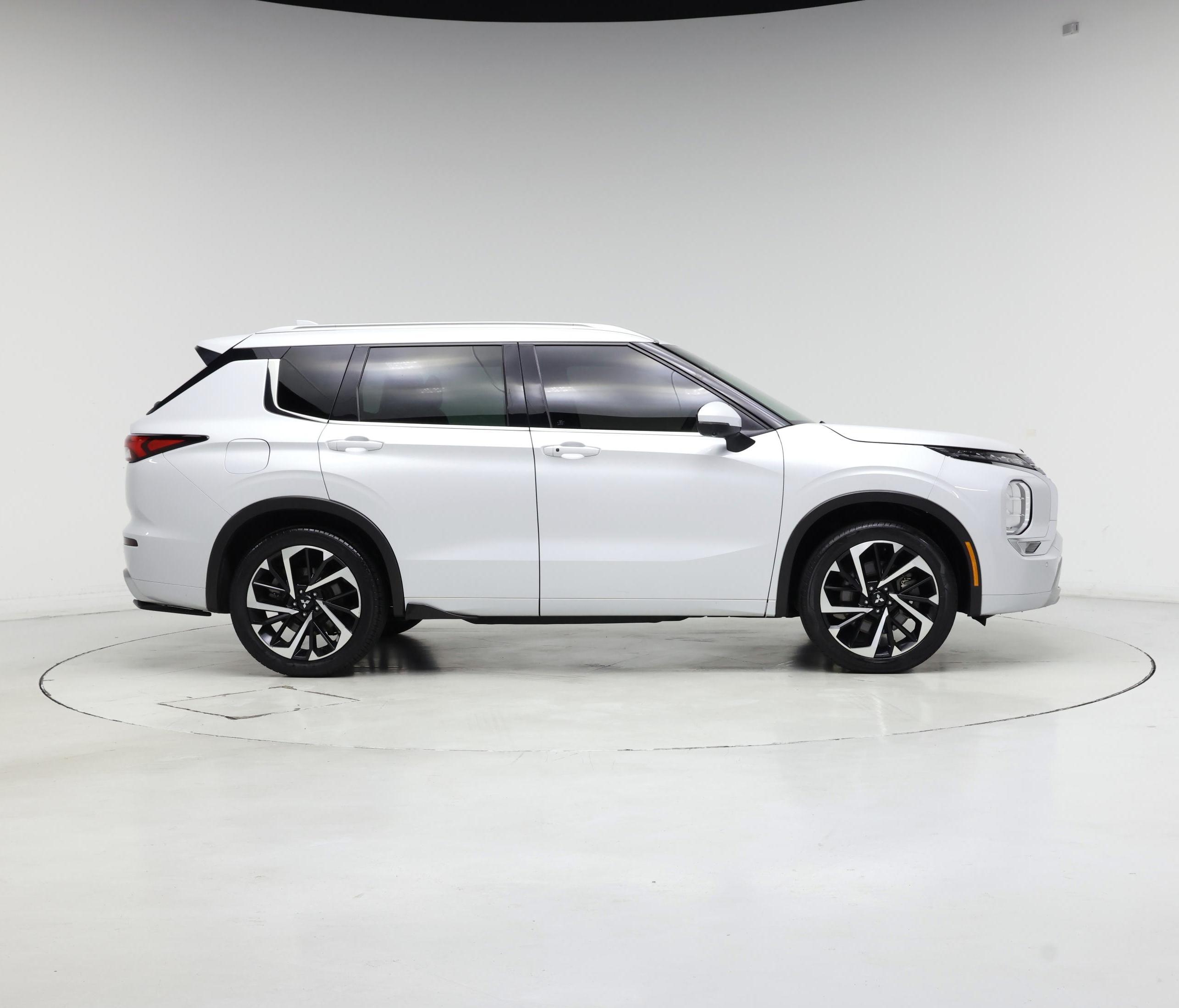 Thumbnail: 2022 Mitsubishi Outlander - 7