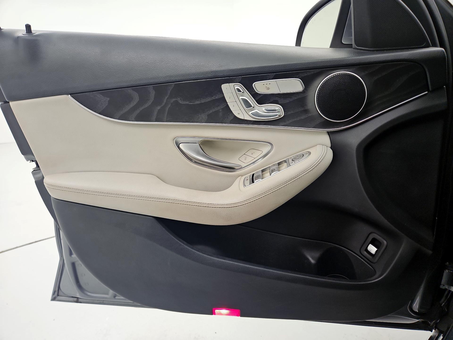 Thumbnail: 2017 Mercedes-Benz C-Class - 12