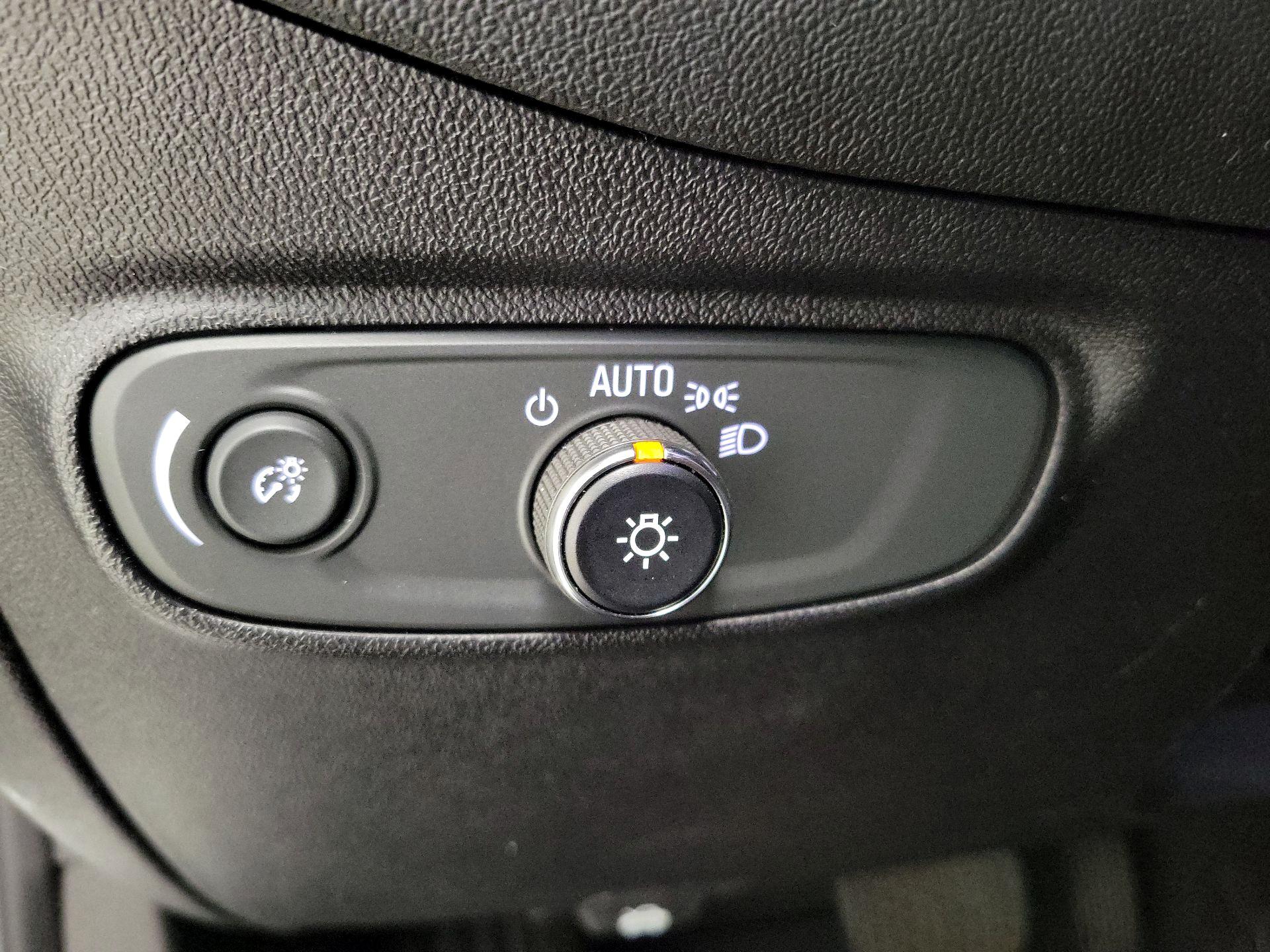 Thumbnail: 2018 Chevrolet Equinox - 13