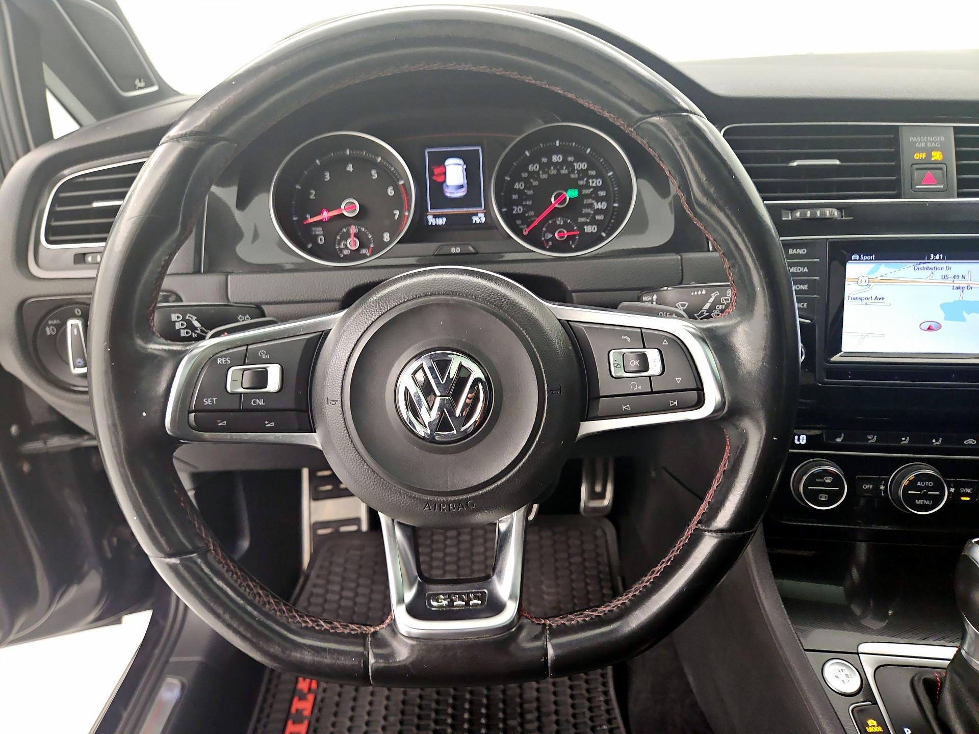 Thumbnail: 2015 Volkswagen Golf - 10