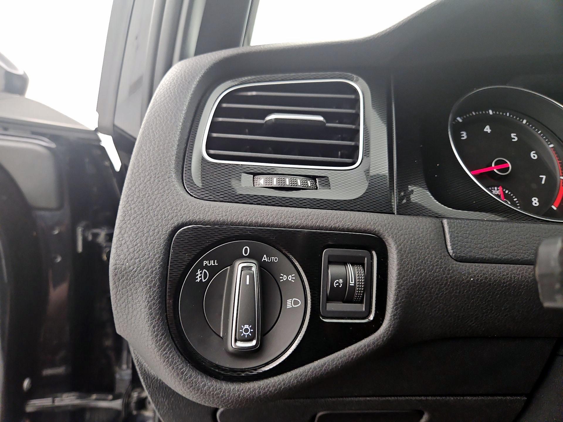Thumbnail: 2015 Volkswagen Golf - 13