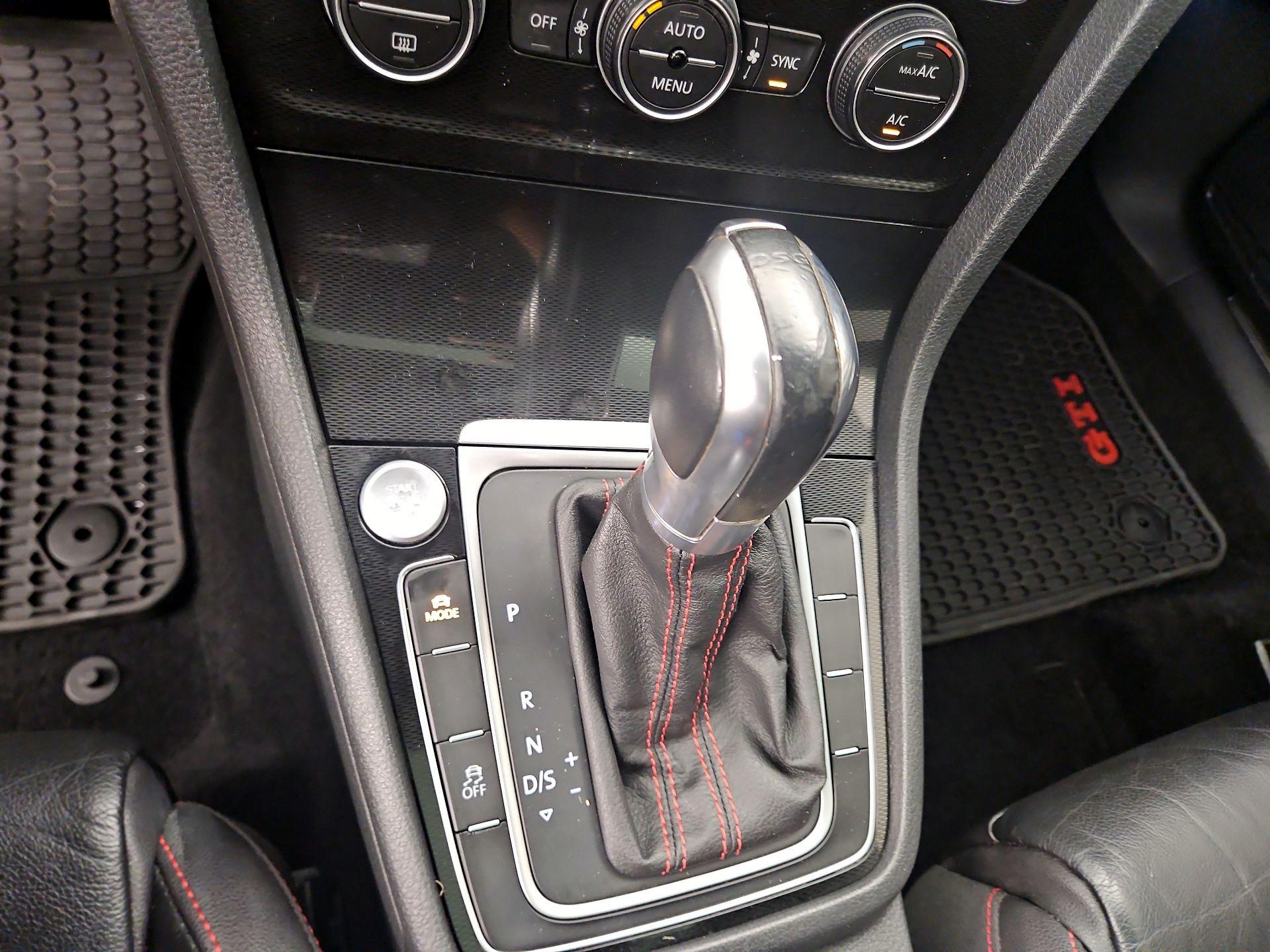 Thumbnail: 2015 Volkswagen Golf - 18