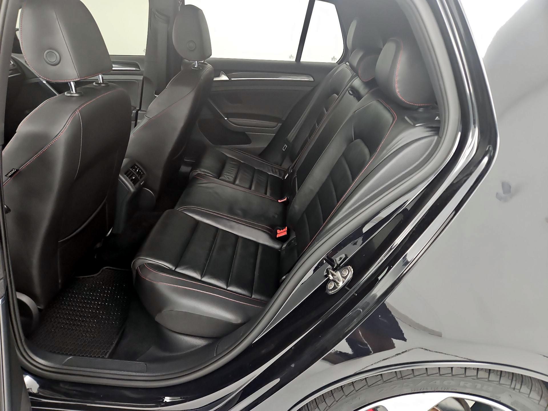 Thumbnail: 2015 Volkswagen Golf - 20