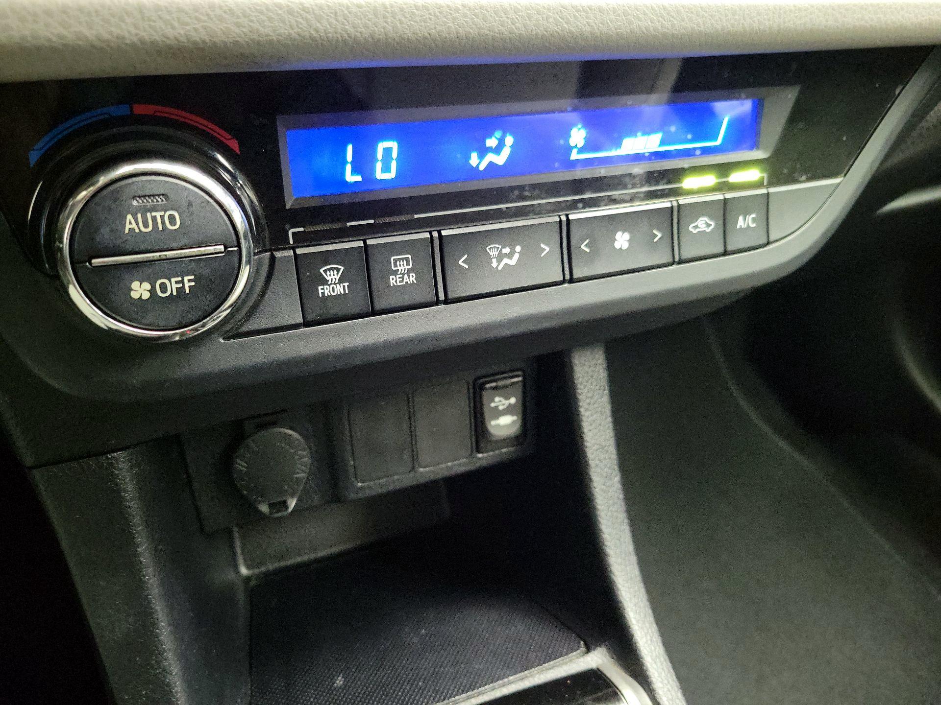 Thumbnail: 2014 Toyota Corolla - 16