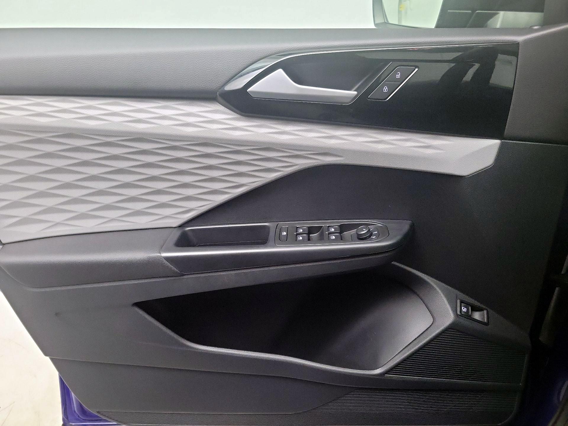 Thumbnail: 2023 Volkswagen Taos - 12