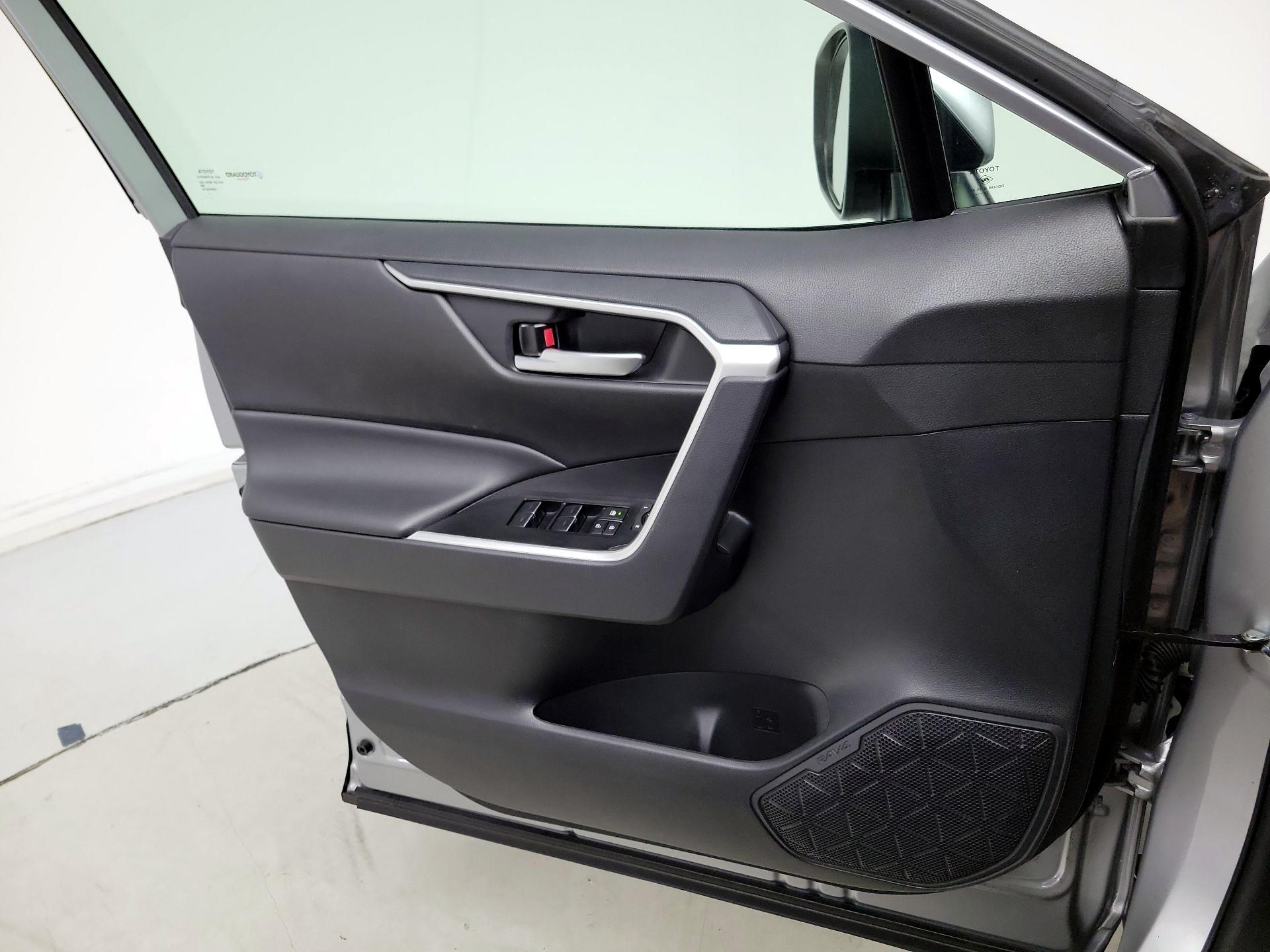 Thumbnail: 2025 Toyota RAV4 - 12