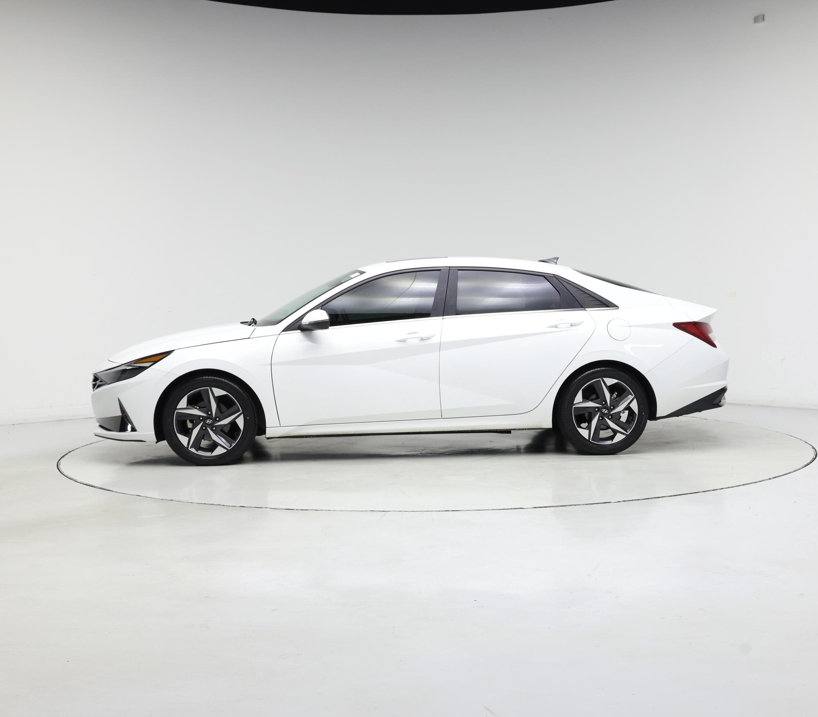 Thumbnail: 2023 Hyundai Elantra - 3