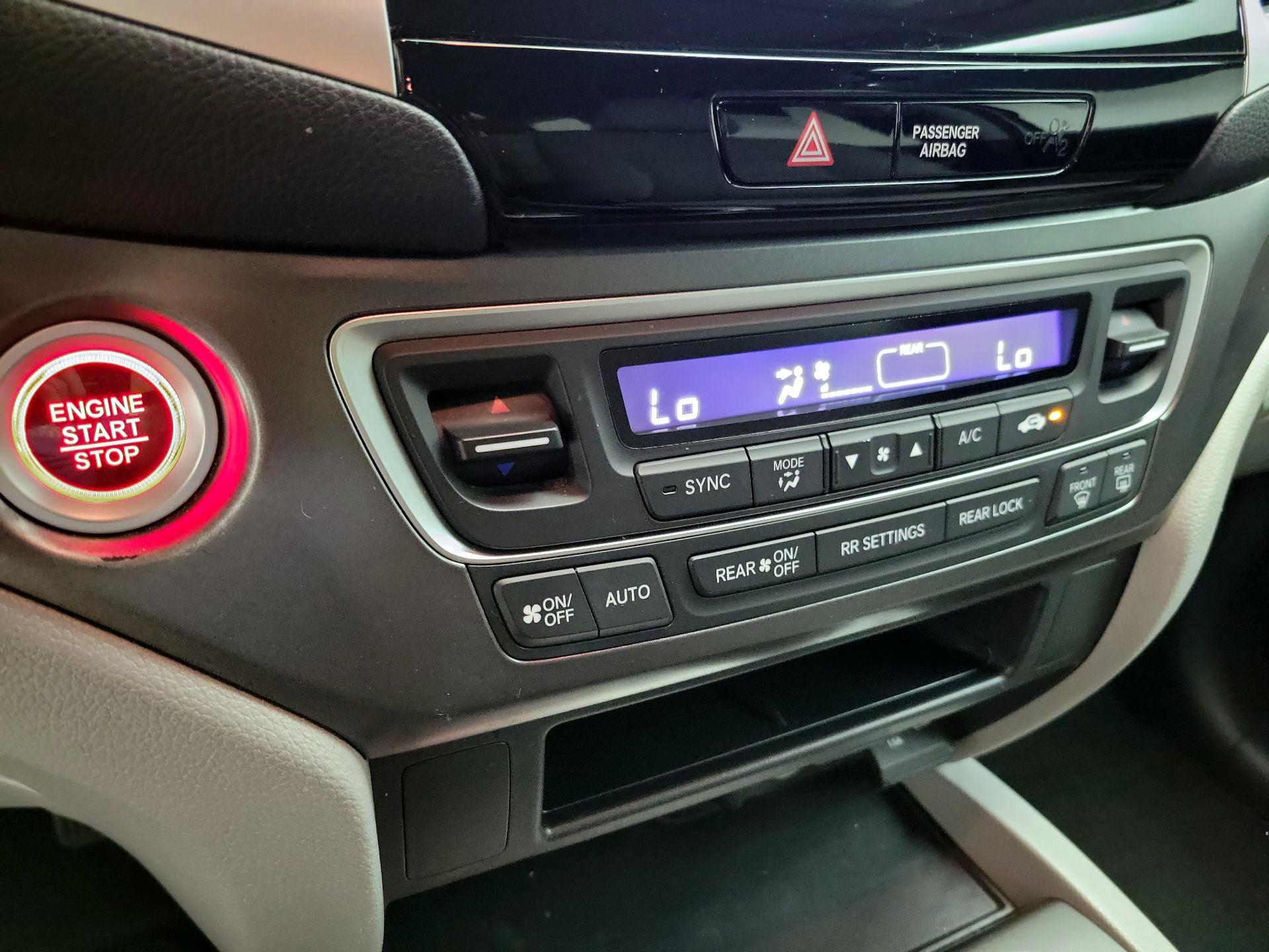 Thumbnail: 2018 Honda Pilot - 17