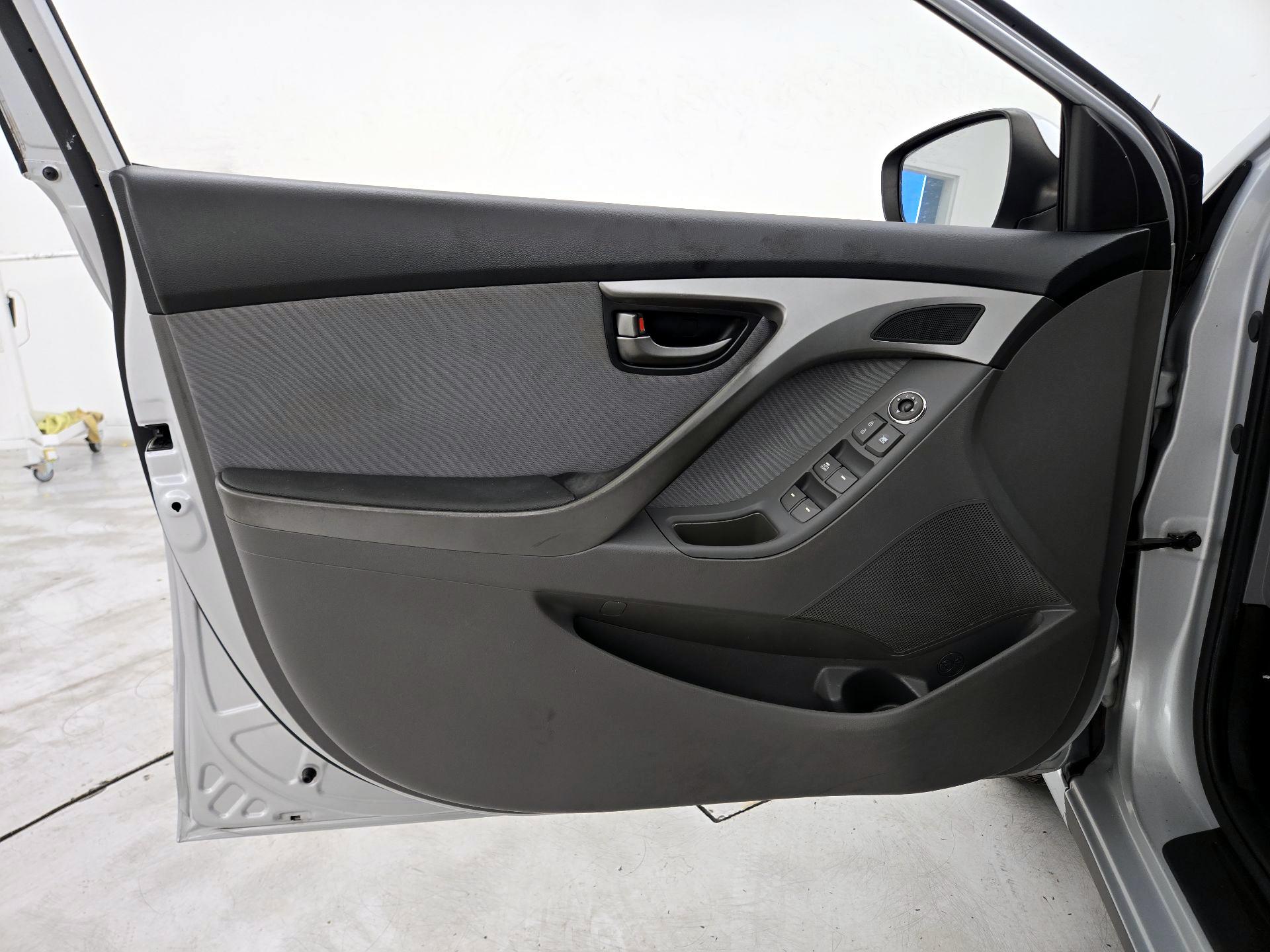 Thumbnail: 2013 Hyundai Elantra - 12