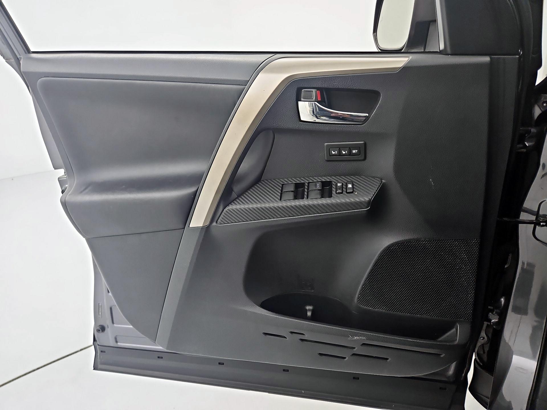 Thumbnail: 2013 Toyota RAV4 - 12