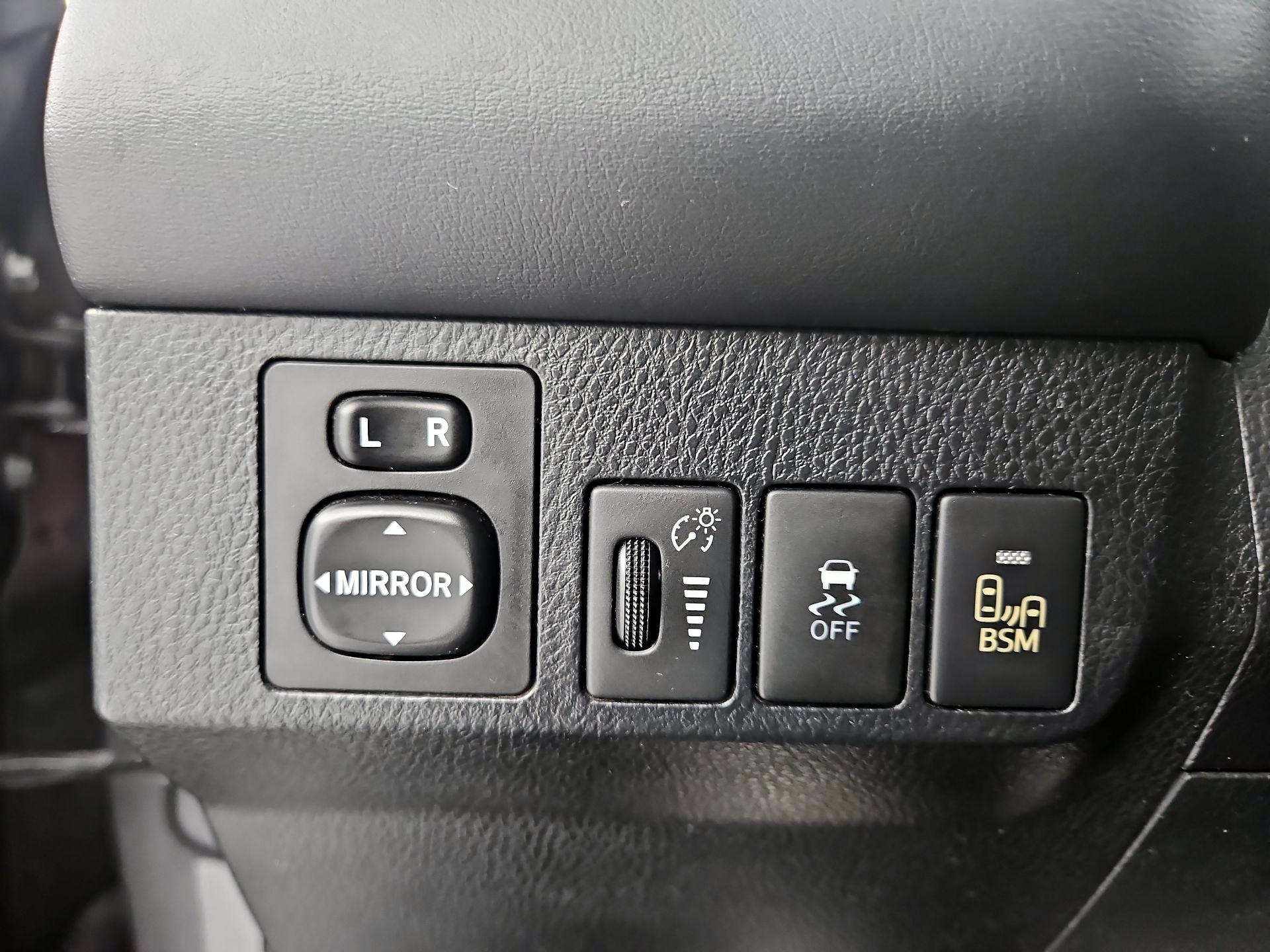 Thumbnail: 2013 Toyota RAV4 - 13