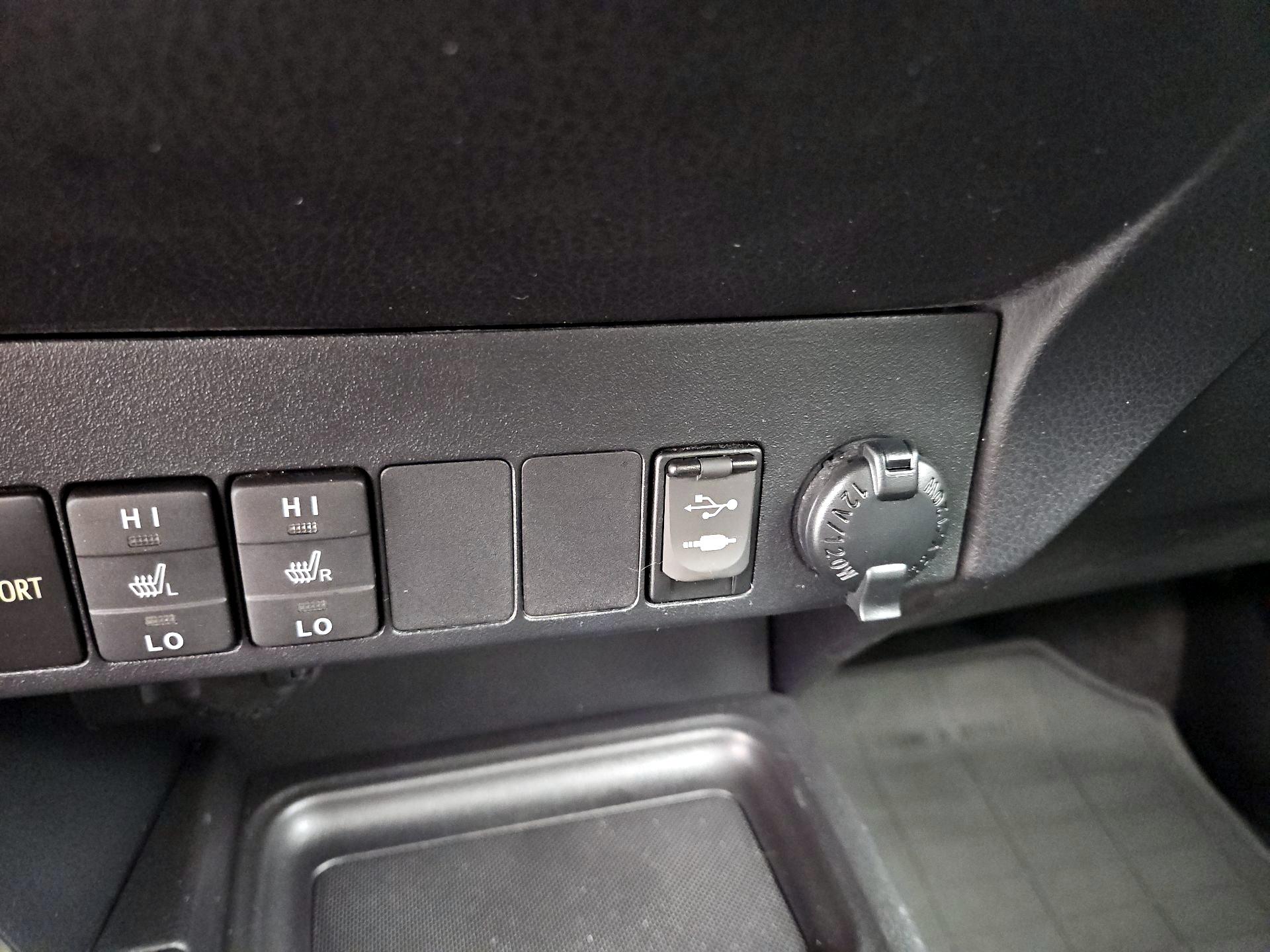 Thumbnail: 2013 Toyota RAV4 - 18