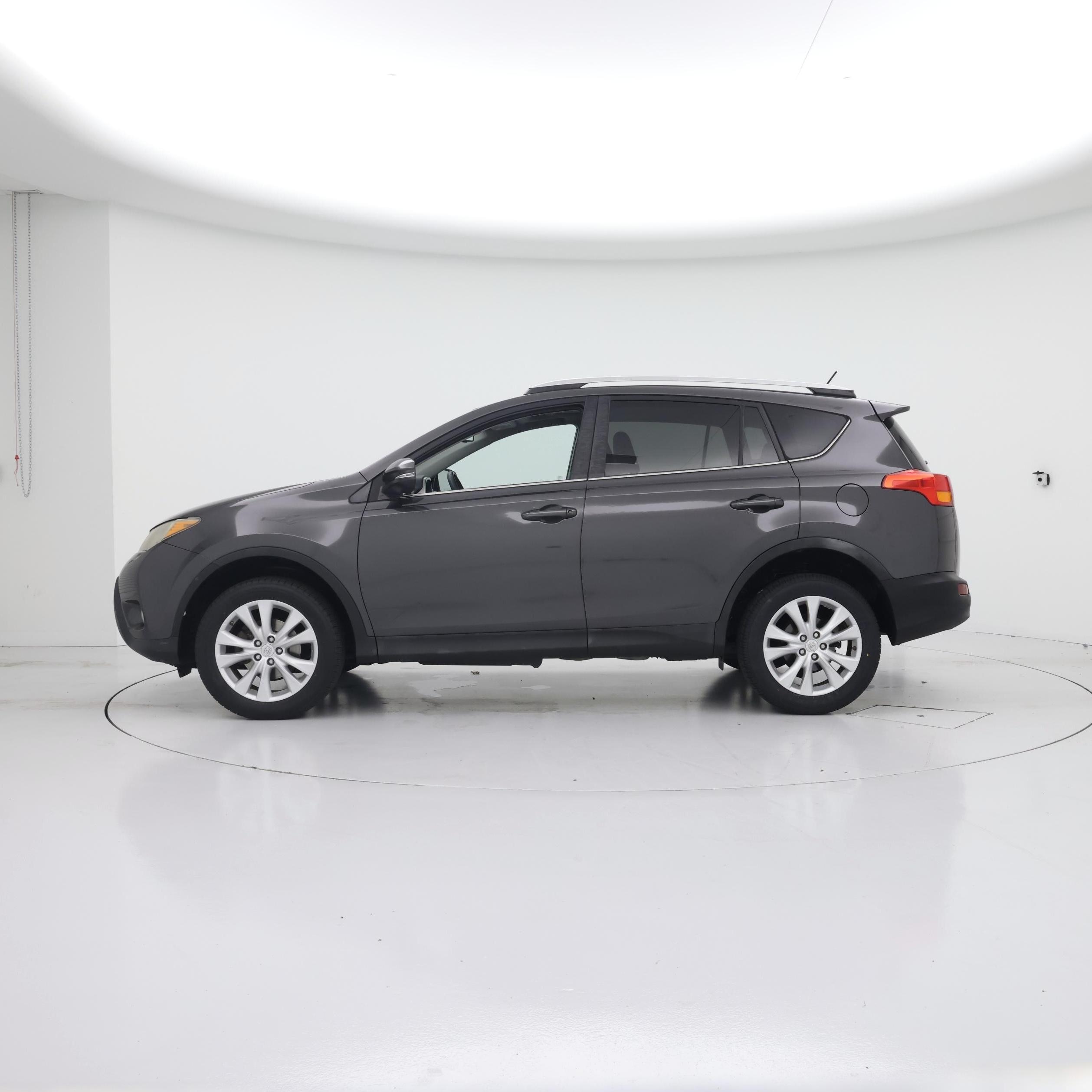 Thumbnail: 2013 Toyota RAV4 - 3