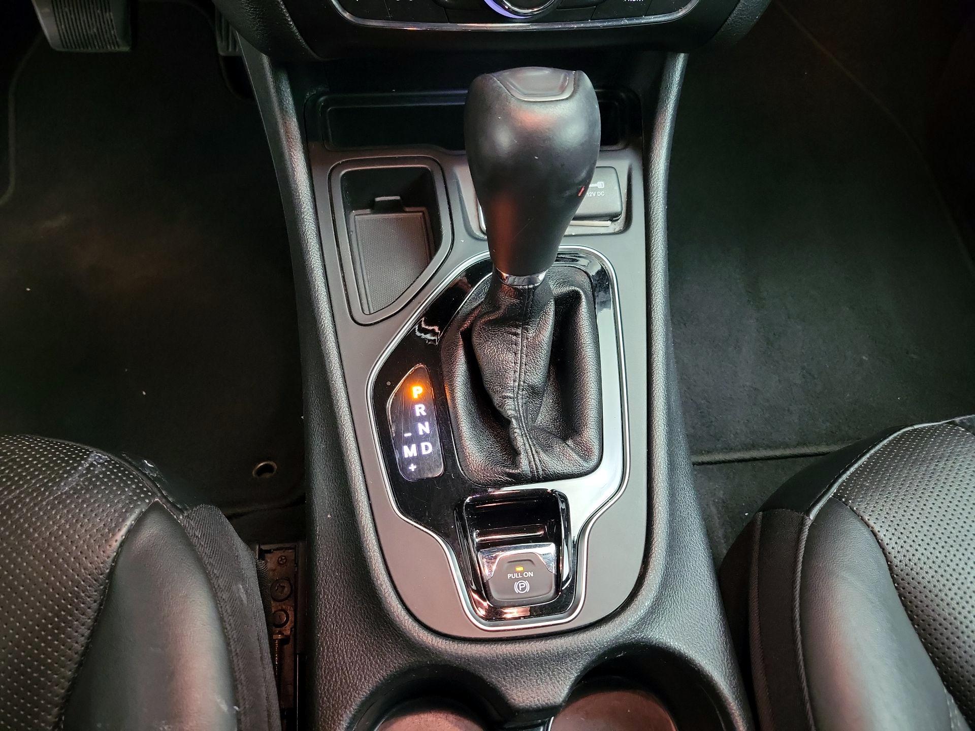 Thumbnail: 2019 Jeep Cherokee - 17