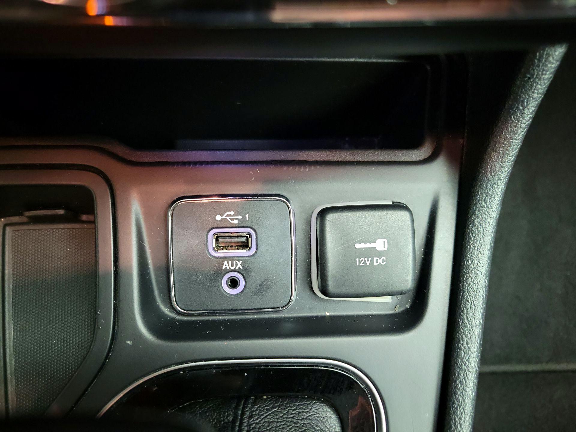 Thumbnail: 2019 Jeep Cherokee - 18