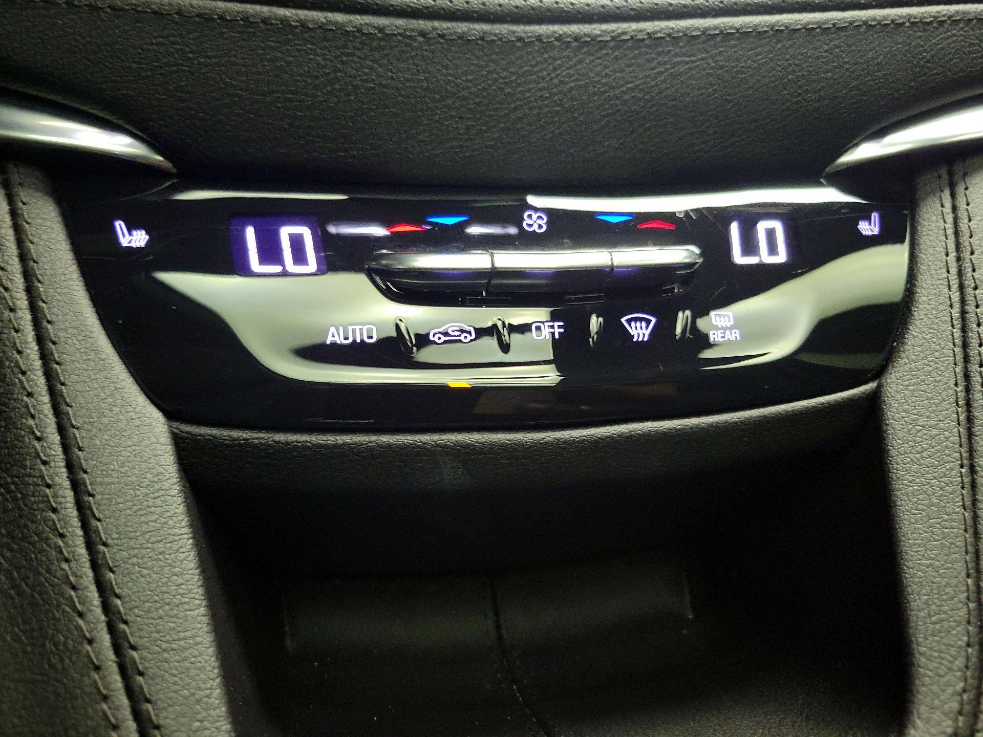 Thumbnail: 2022 Cadillac XT6 - 16